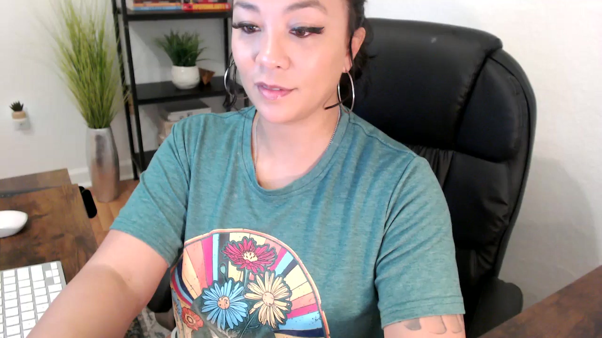 Gallery image thumbnail from MickaylaMinx's myfreecams stream on, 12/12/2024, 17:09 image 15 of 20