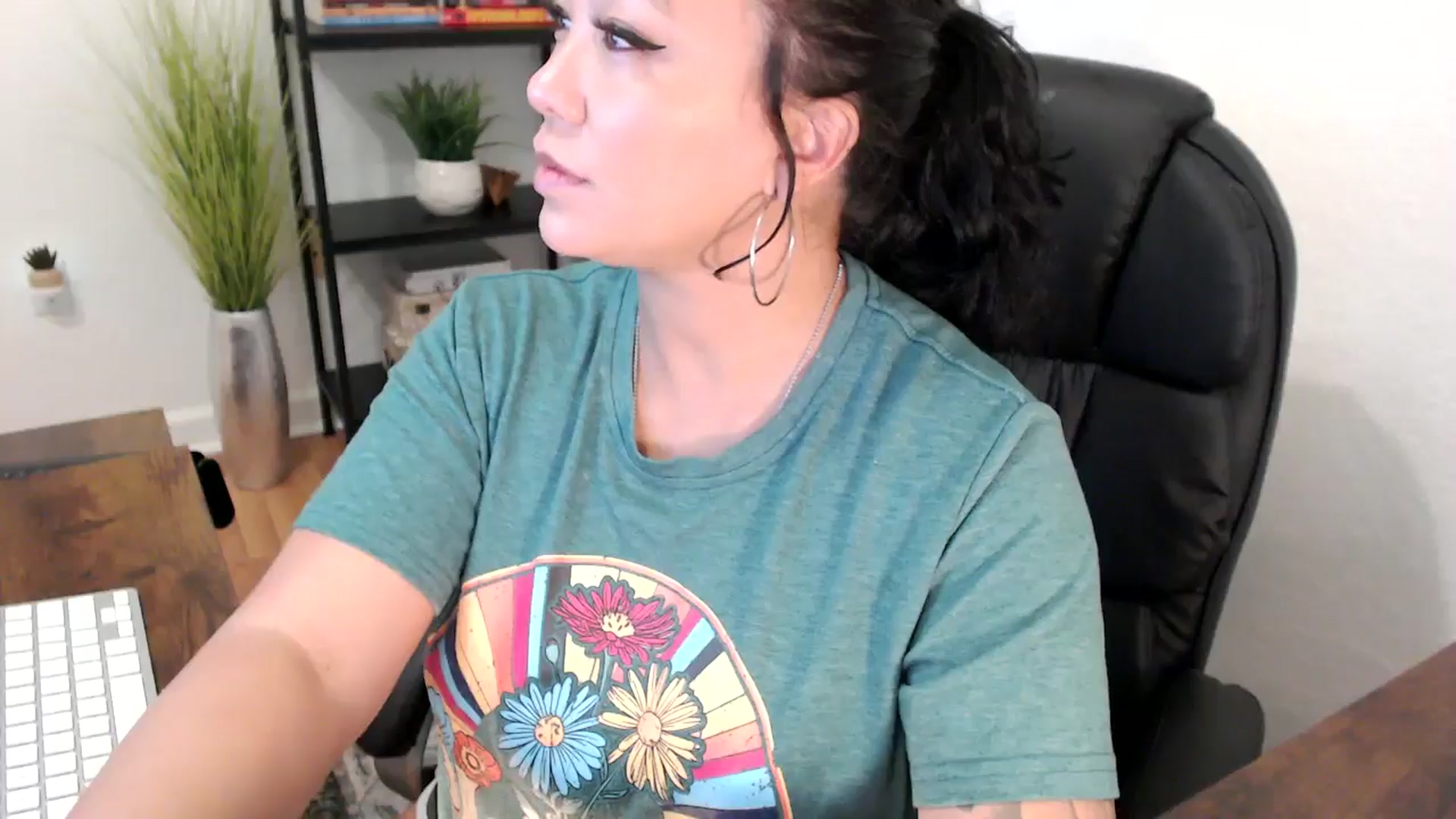 Gallery image thumbnail from MickaylaMinx's myfreecams stream on, 12/12/2024, 17:09 image 9 of 20