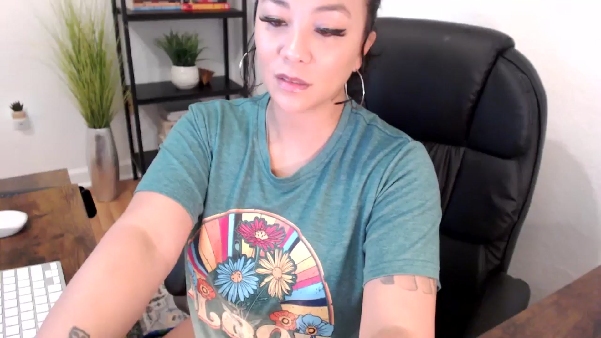 Gallery image thumbnail from MickaylaMinx's myfreecams stream on, 12/12/2024, 17:09 image 16 of 20