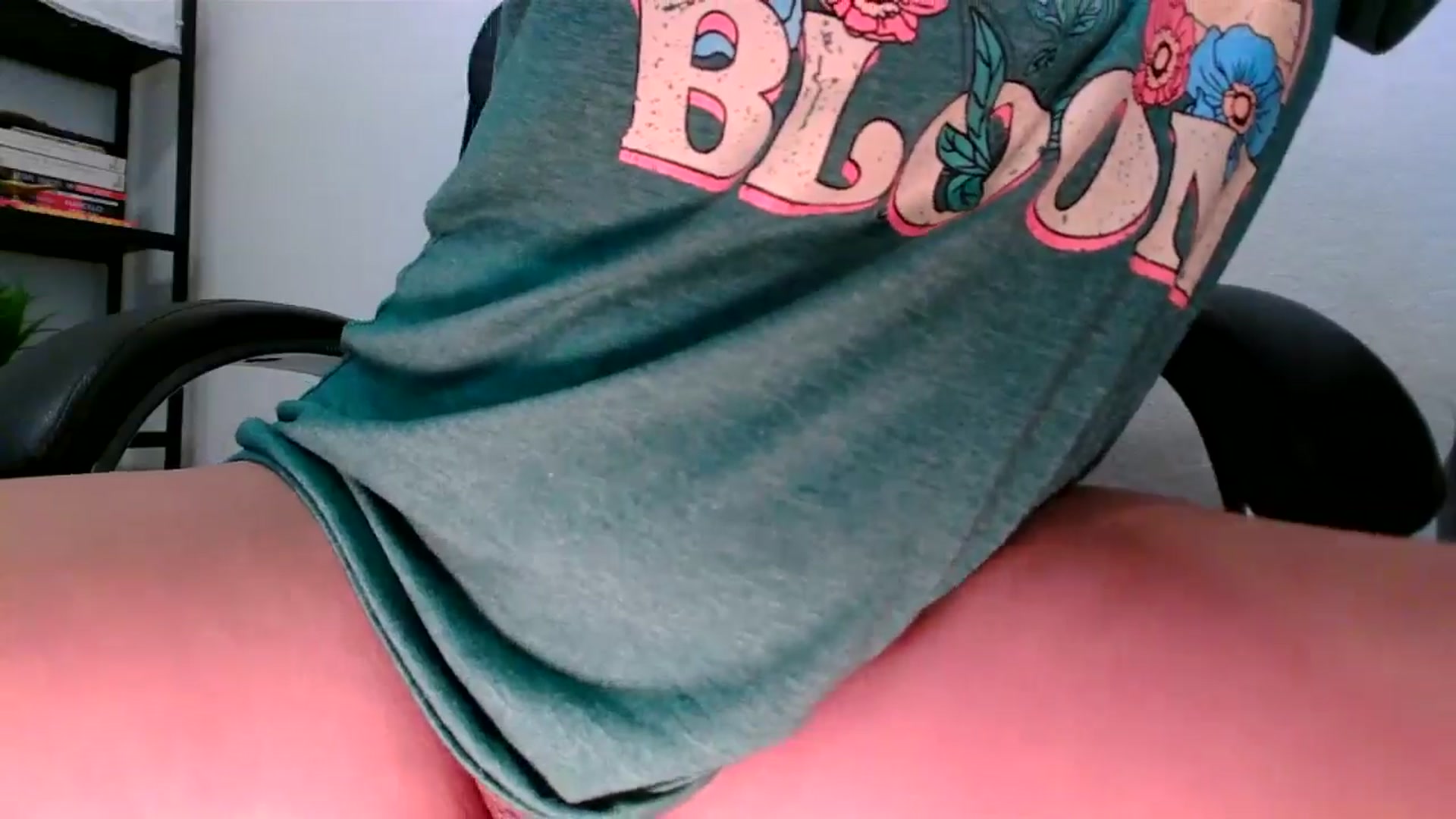 Gallery image thumbnail from MickaylaMinx's myfreecams stream on, 12/12/2024, 17:41 image 6 of 20