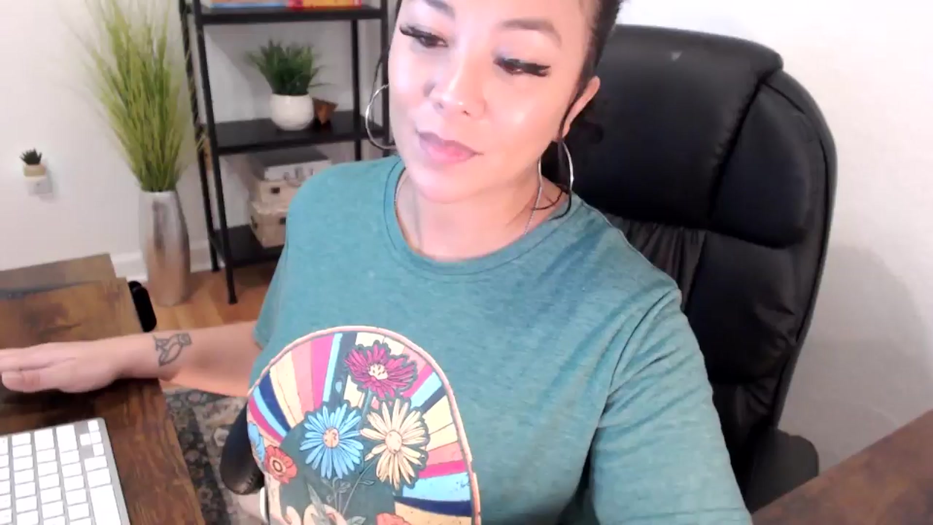 Gallery image thumbnail from MickaylaMinx's myfreecams stream on, 12/12/2024, 18:17 image 12 of 20