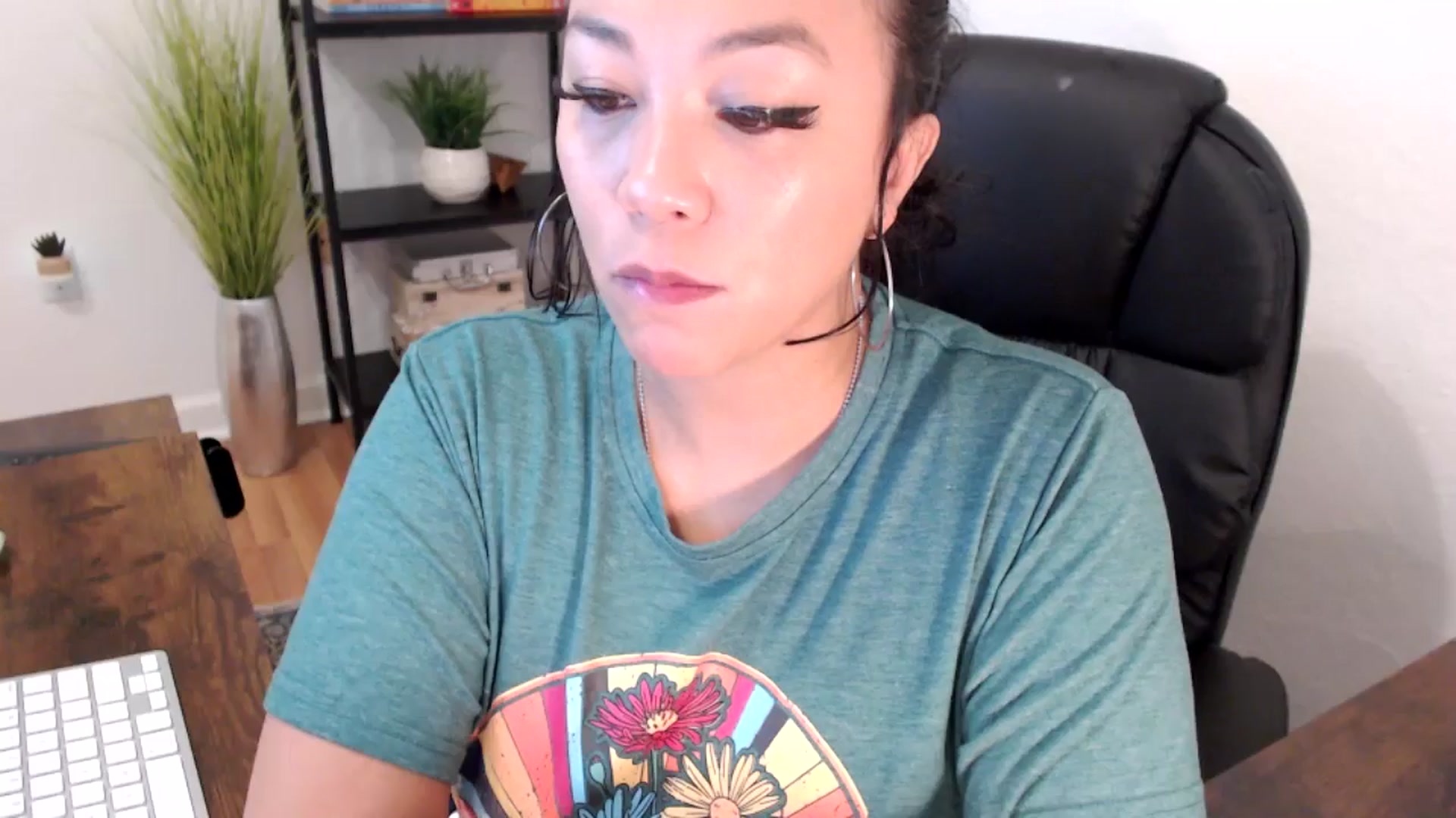 Gallery image thumbnail from MickaylaMinx's myfreecams stream on, 12/12/2024, 18:17 image 5 of 20