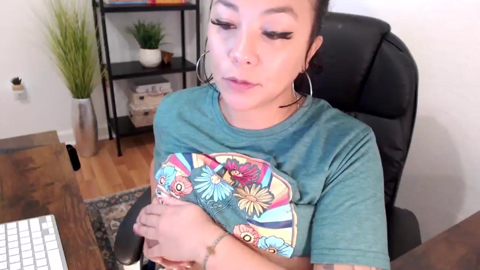 Gallery image thumbnail from MickaylaMinx's myfreecams stream on, 12/12/2024, 18:17 image 9 of 20