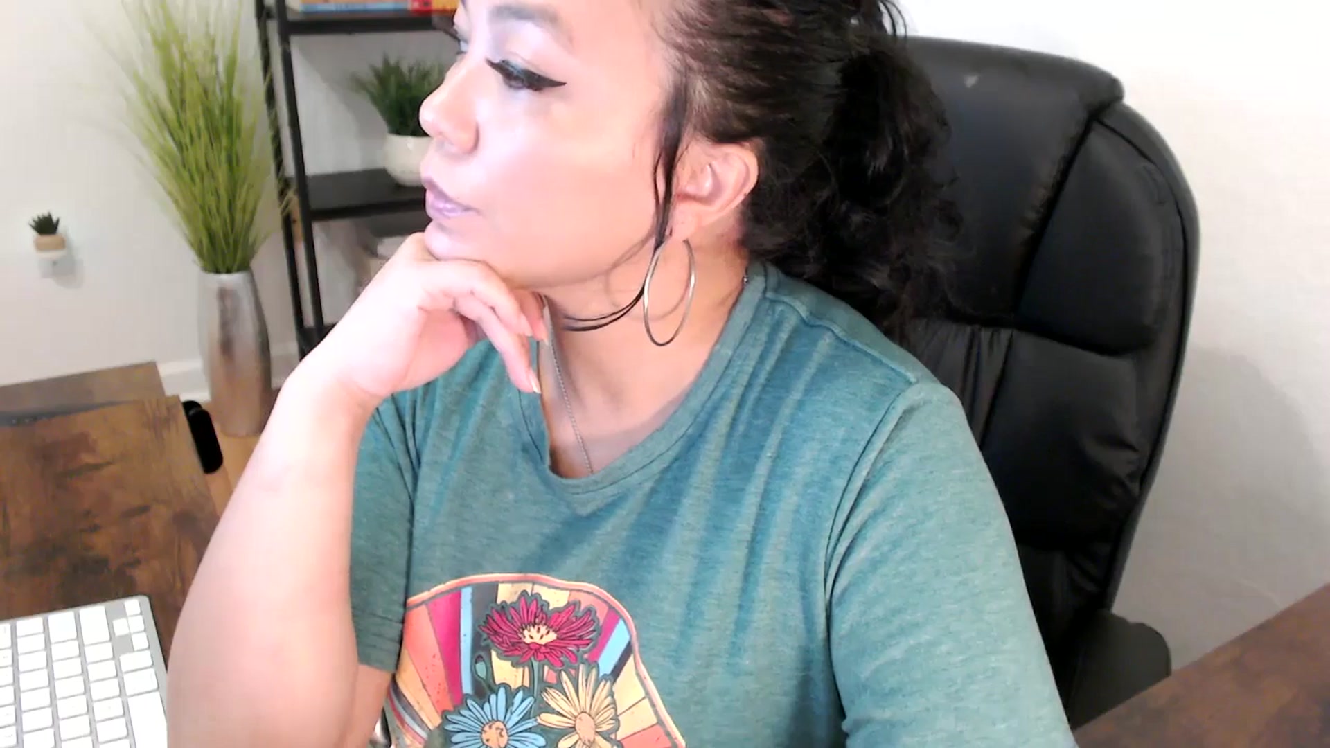 Gallery image thumbnail from MickaylaMinx's myfreecams stream on, 12/12/2024, 18:17 image 20 of 20