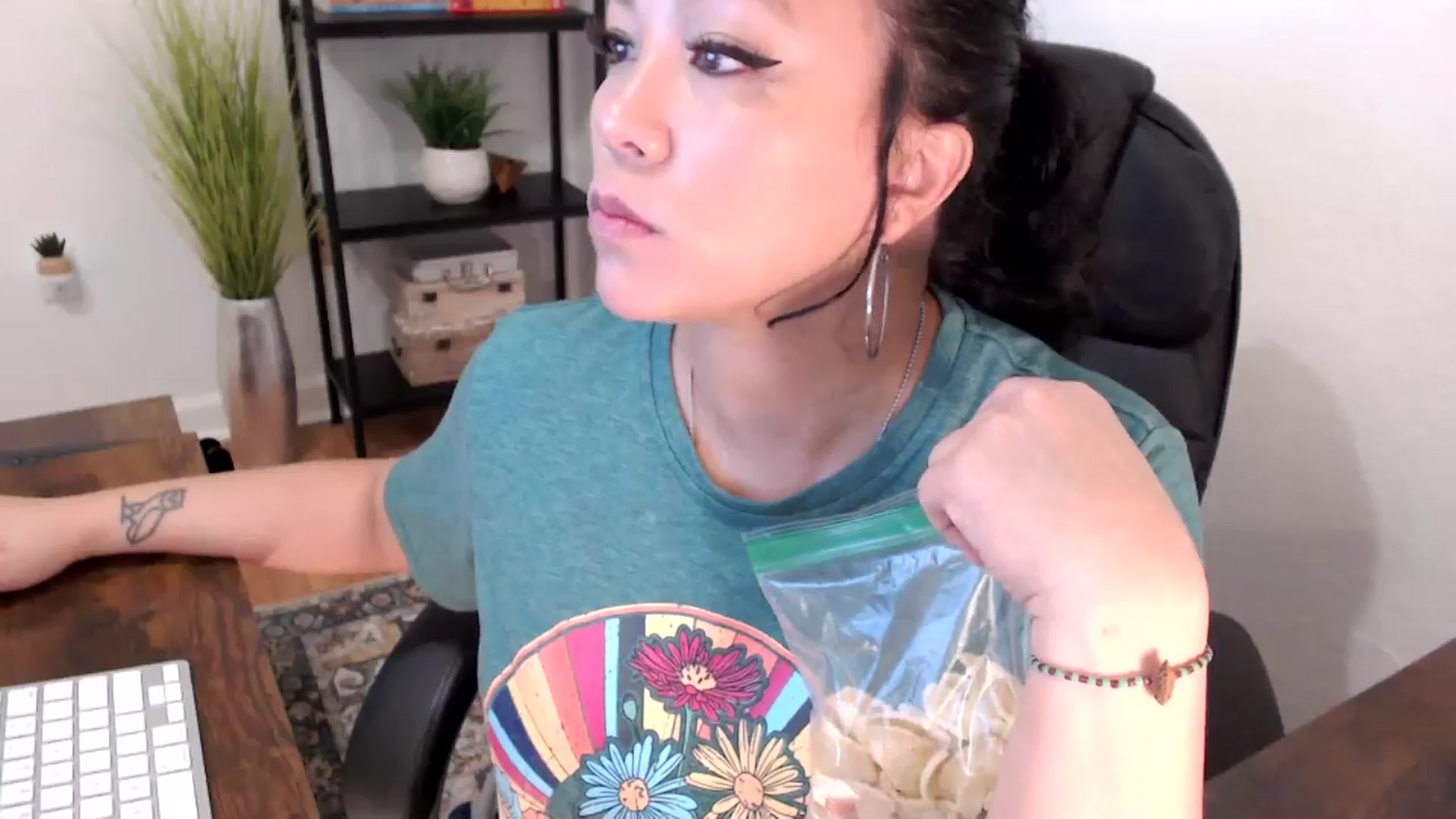 Gallery image thumbnail from MickaylaMinx's myfreecams stream on, 12/12/2024, 18:17 image 2 of 20