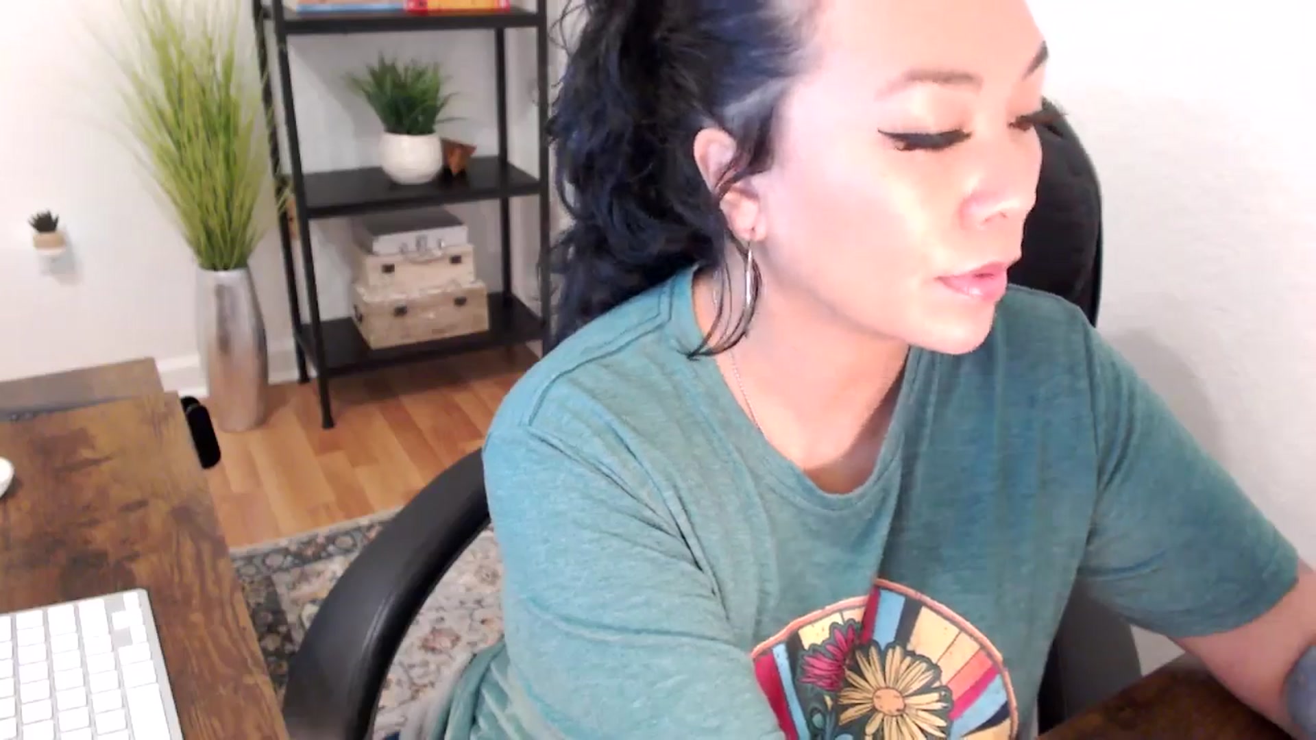 Gallery image thumbnail from MickaylaMinx's myfreecams stream on, 12/12/2024, 18:17 image 18 of 20