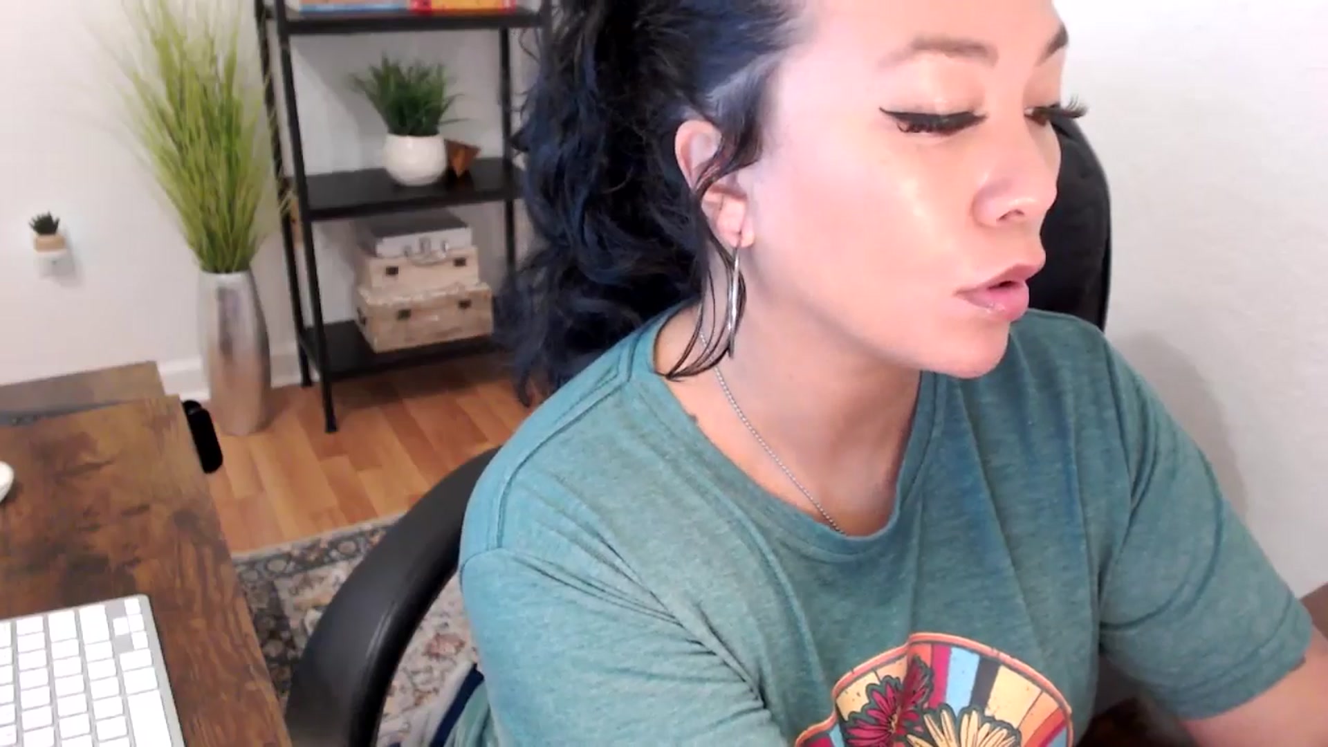 Gallery image thumbnail from MickaylaMinx's myfreecams stream on, 12/12/2024, 18:17 image 16 of 20