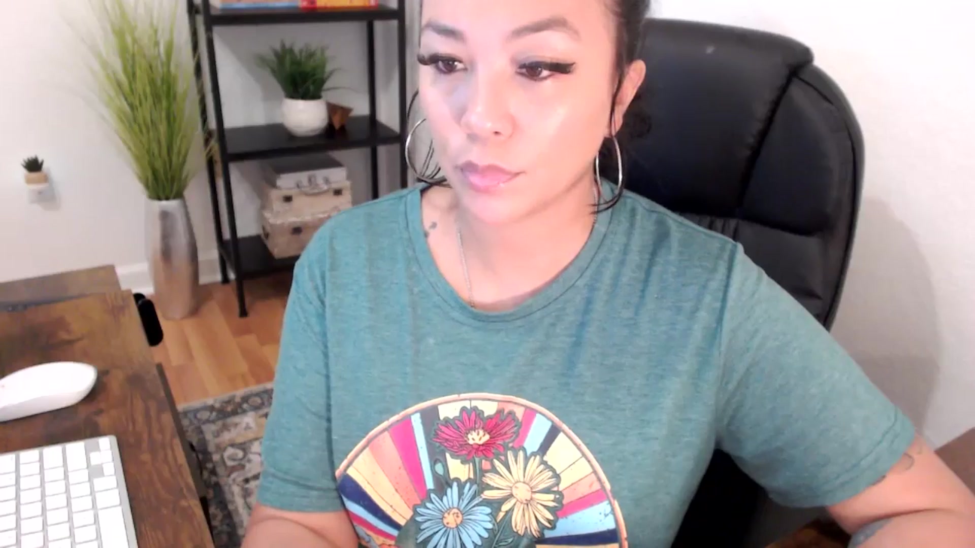 Gallery image thumbnail from MickaylaMinx's myfreecams stream on, 12/12/2024, 19:02 image 20 of 20