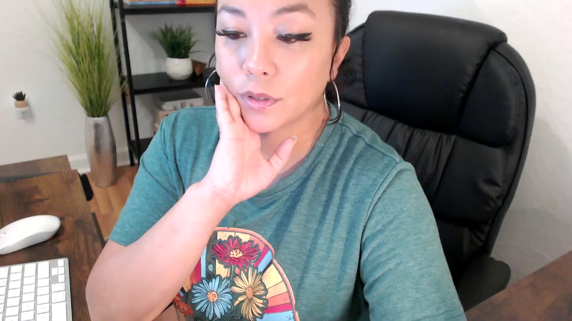 Gallery image thumbnail from MickaylaMinx's myfreecams stream on, 12/12/2024, 19:02 image 8 of 20