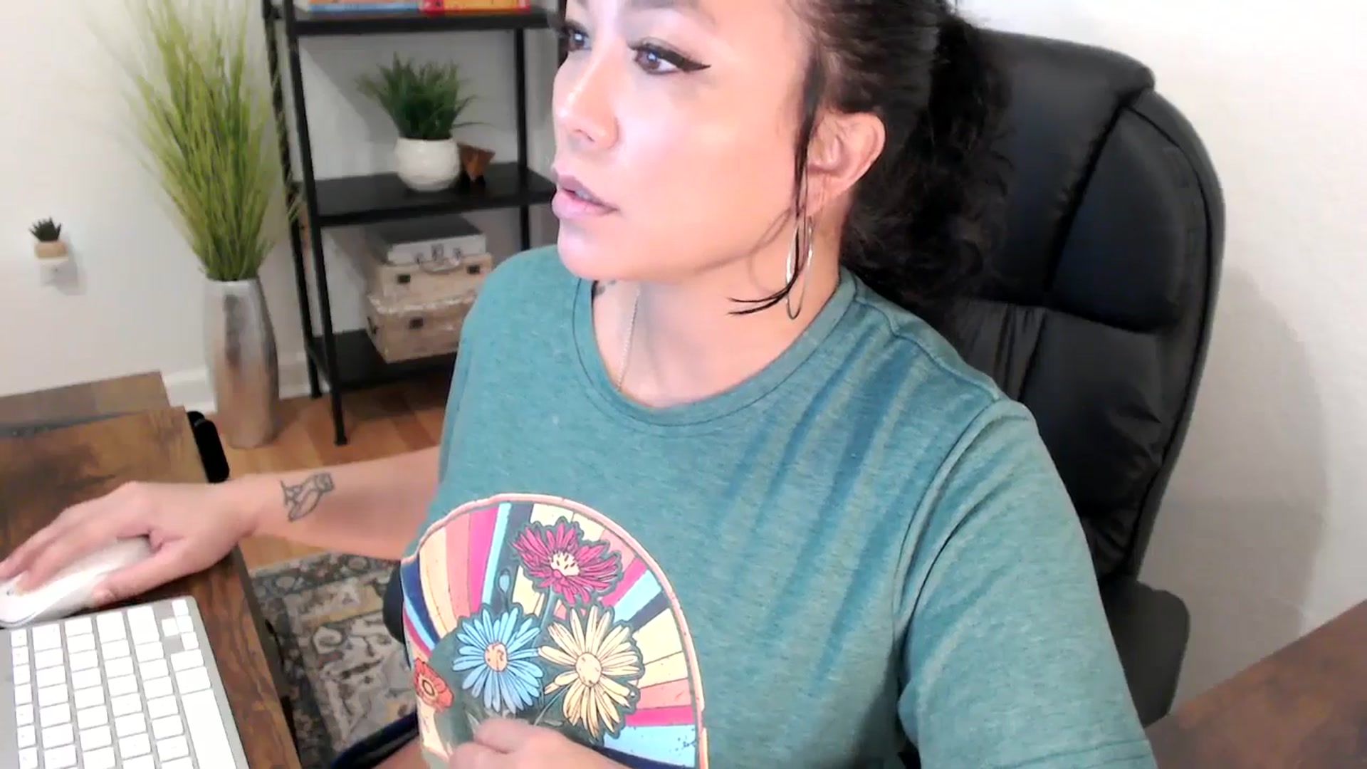 Gallery image thumbnail from MickaylaMinx's myfreecams stream on, 12/12/2024, 19:02 image 16 of 20