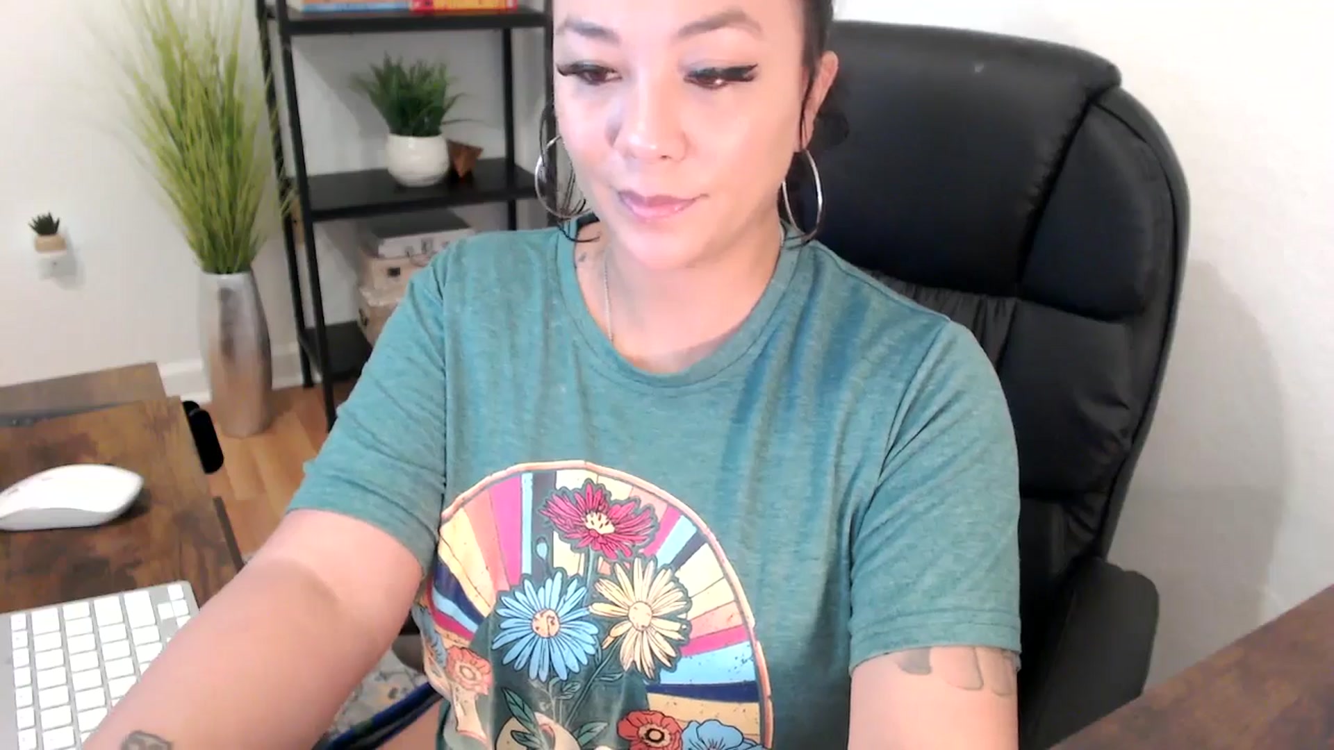 Gallery image thumbnail from MickaylaMinx's myfreecams stream on, 12/12/2024, 19:02 image 15 of 20