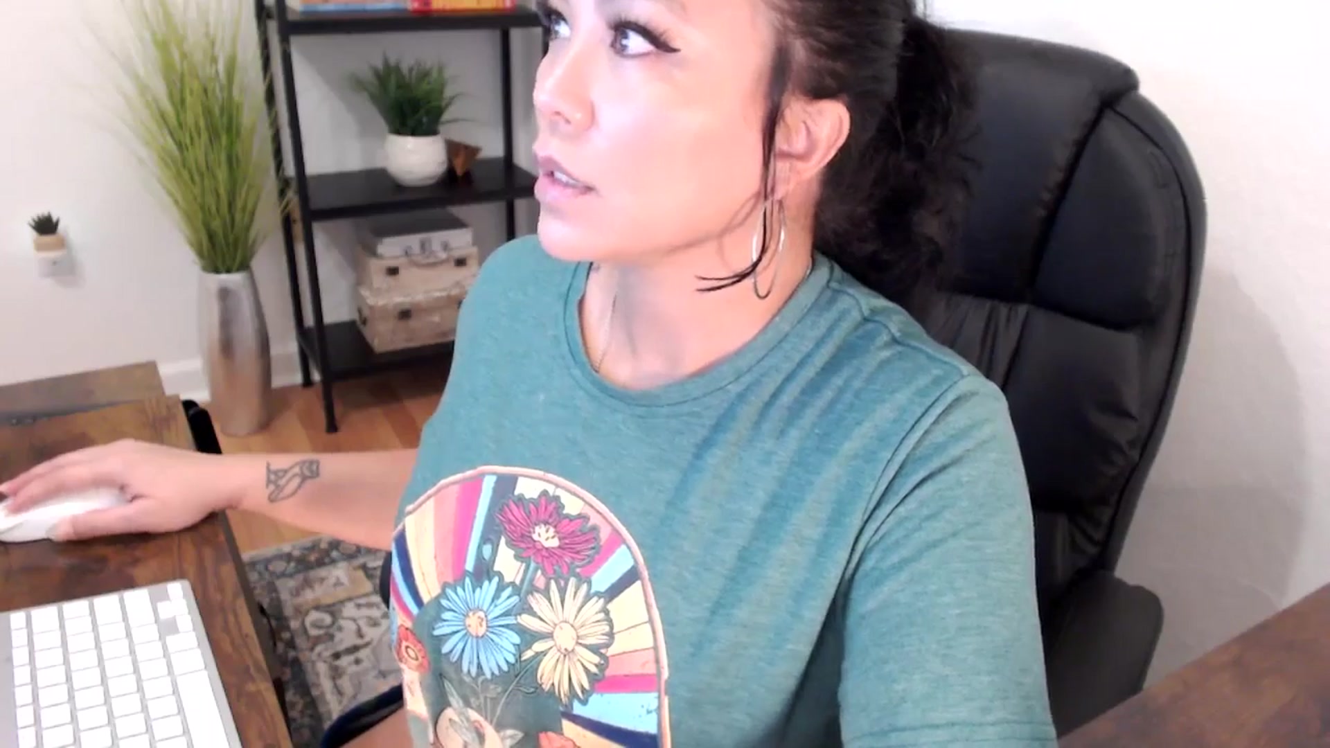 Gallery image thumbnail from MickaylaMinx's myfreecams stream on, 12/12/2024, 19:02 image 13 of 20