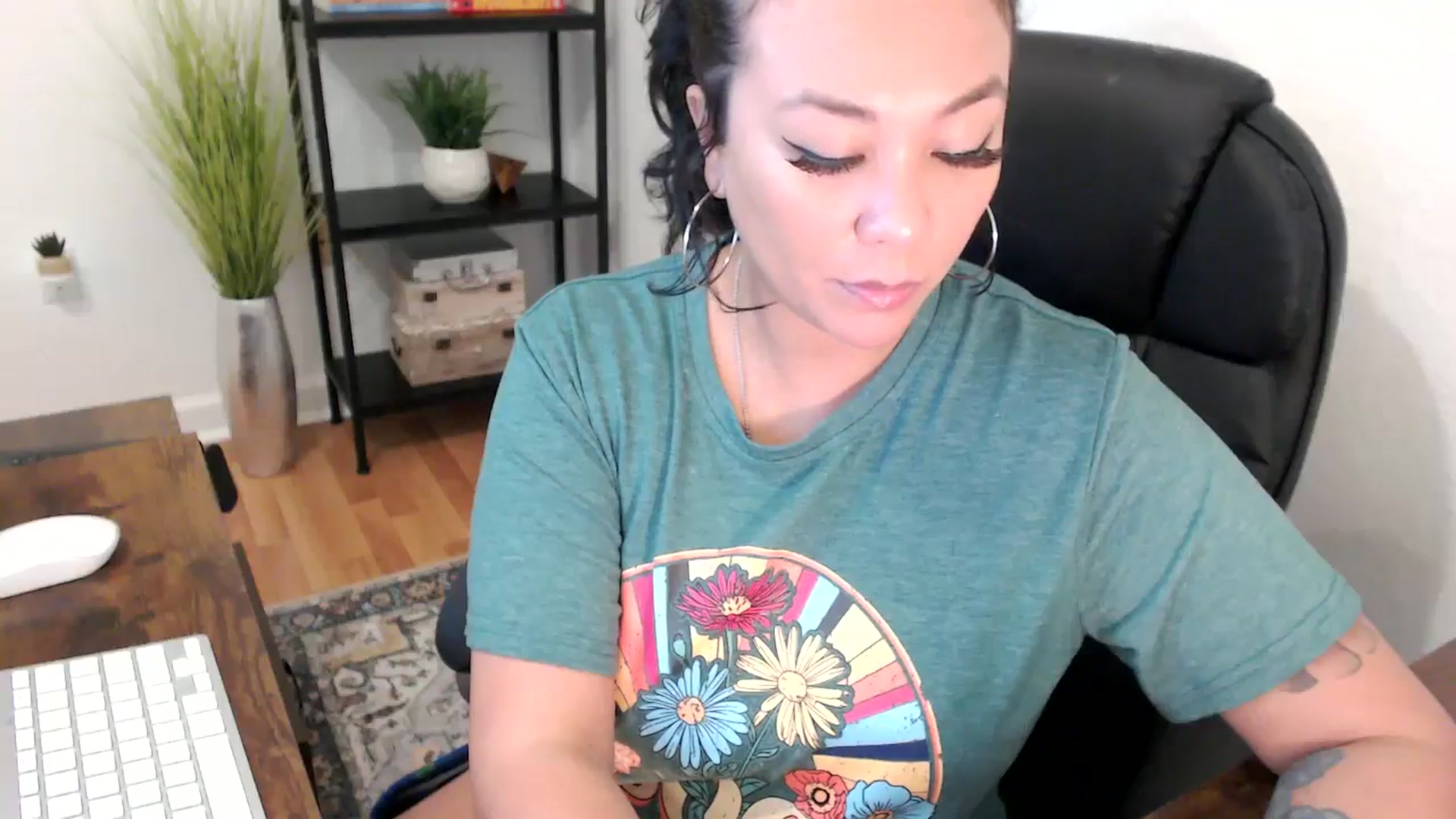 Gallery image thumbnail from MickaylaMinx's myfreecams stream on, 12/12/2024, 19:02 image 10 of 20