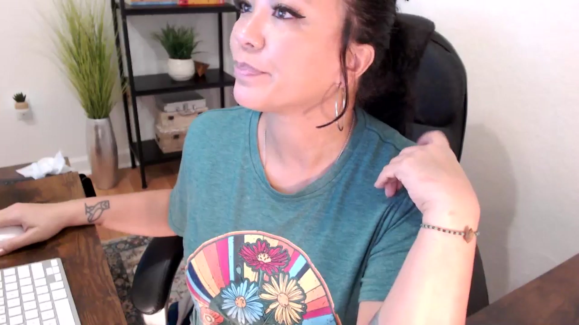 Gallery image thumbnail from MickaylaMinx's myfreecams stream on, 12/12/2024, 20:10 image 18 of 20