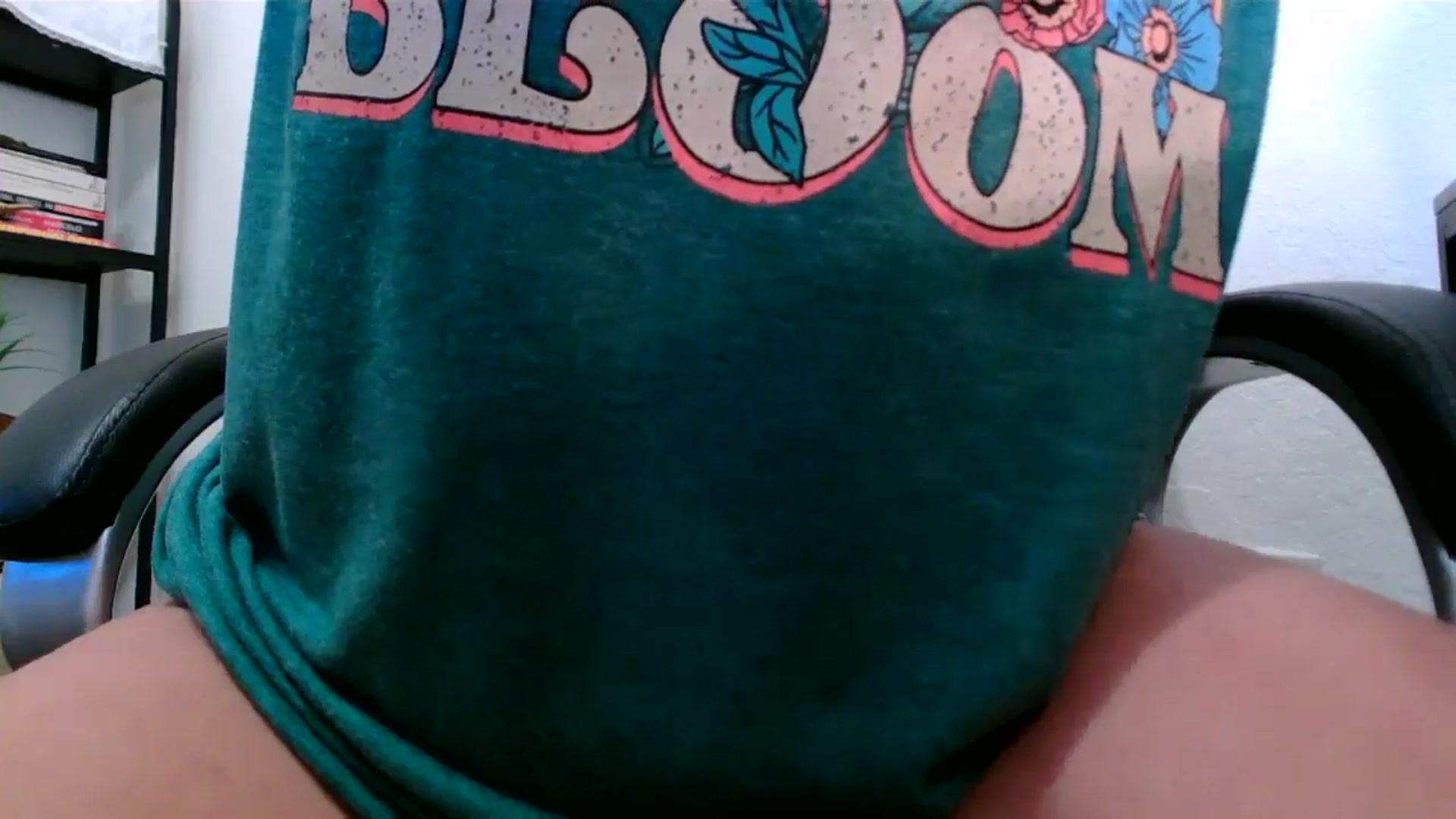Gallery image thumbnail from MickaylaMinx's myfreecams stream on, 12/12/2024, 20:10 image 4 of 20