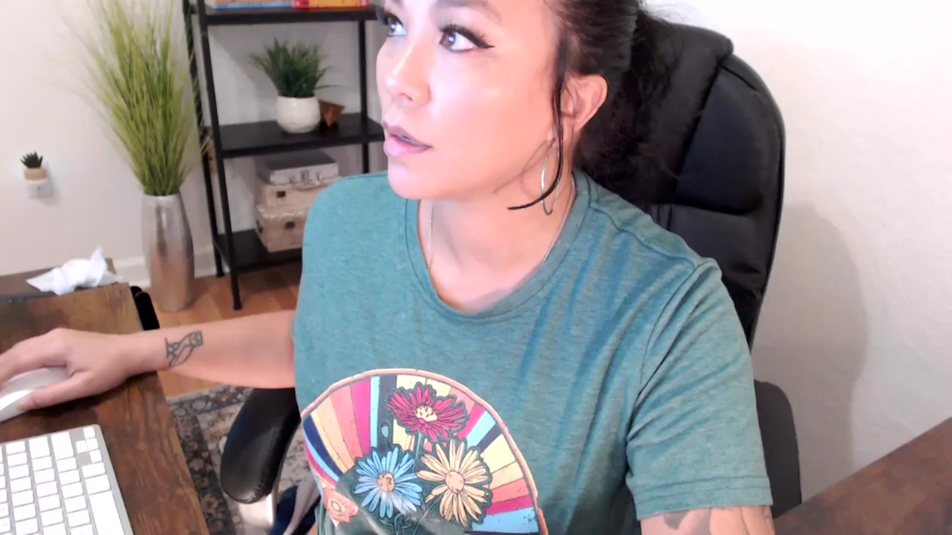 Gallery image thumbnail from MickaylaMinx's myfreecams stream on, 12/12/2024, 20:10 image 13 of 20