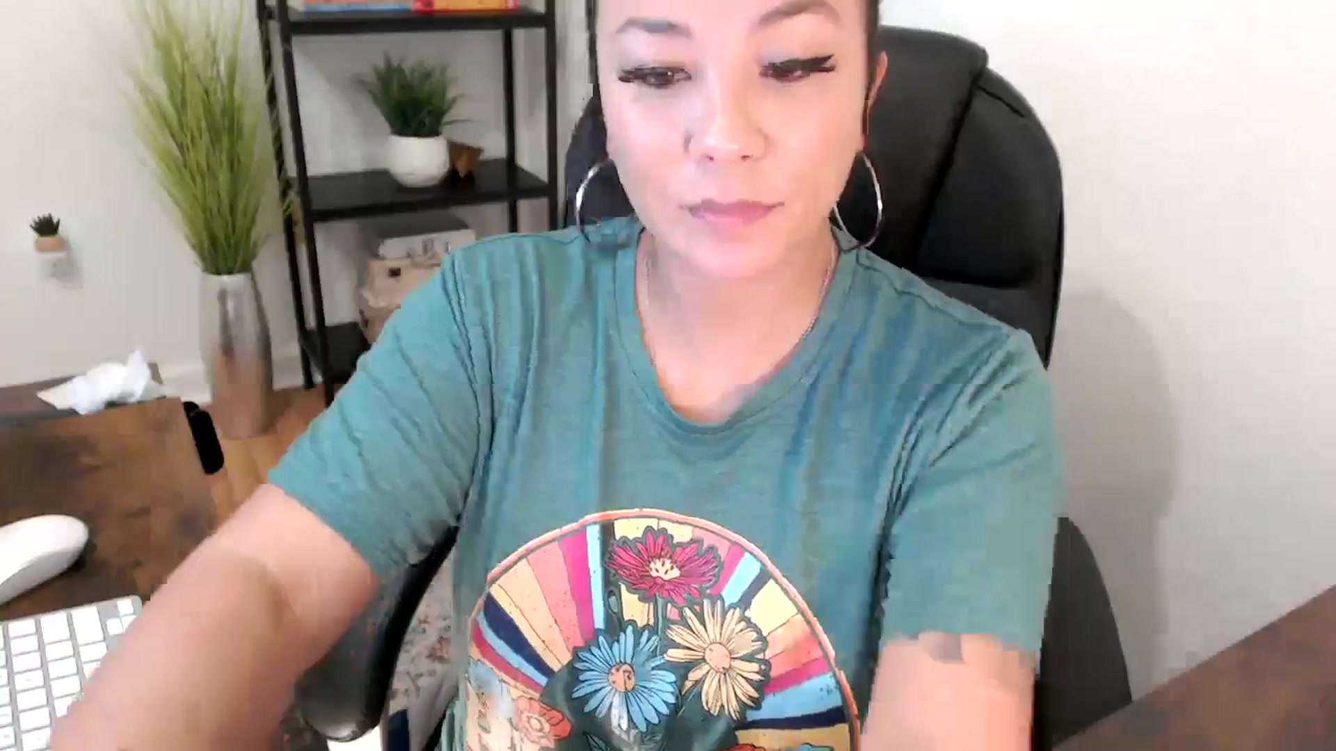 Gallery image thumbnail from MickaylaMinx's myfreecams stream on, 12/12/2024, 20:10 image 19 of 20