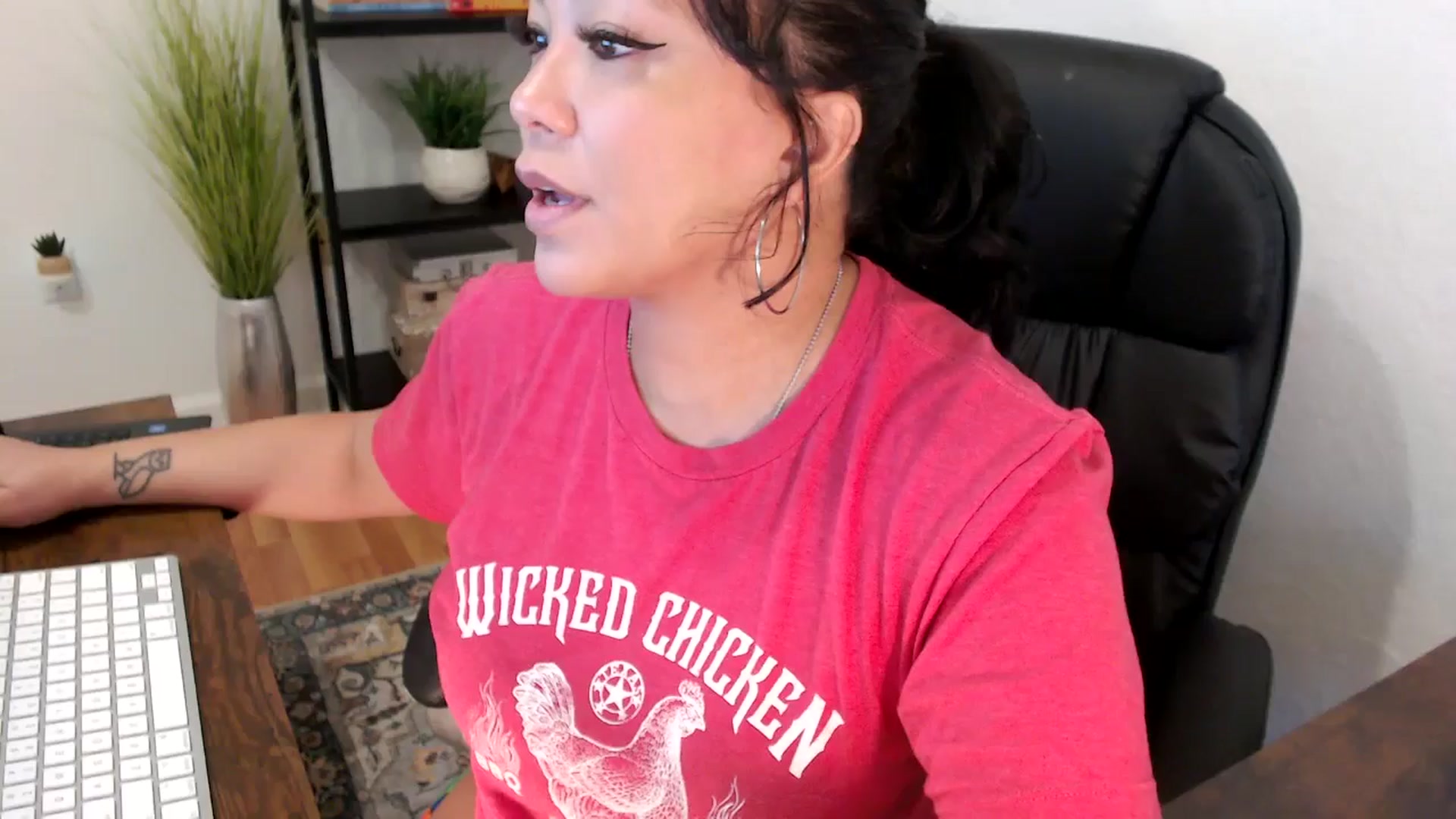 Gallery image thumbnail from MickaylaMinx's myfreecams stream on, 12/13/2024, 16:49 image 14 of 20