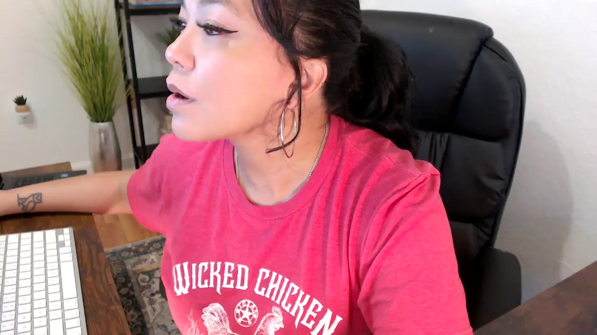 Gallery image thumbnail from MickaylaMinx's myfreecams stream on, 12/13/2024, 16:49 image 6 of 20