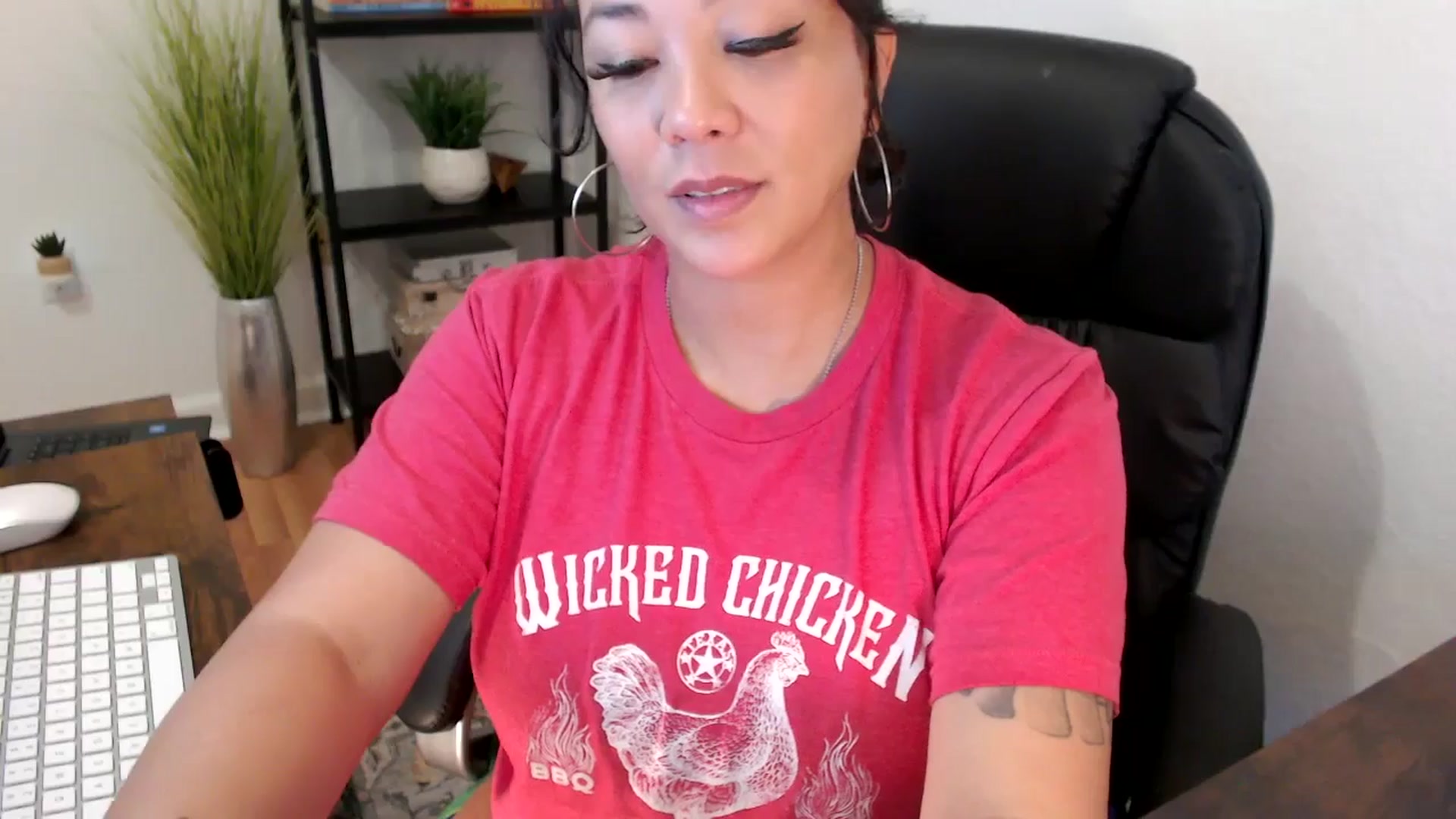 Gallery image thumbnail from MickaylaMinx's myfreecams stream on, 12/13/2024, 16:49 image 16 of 20