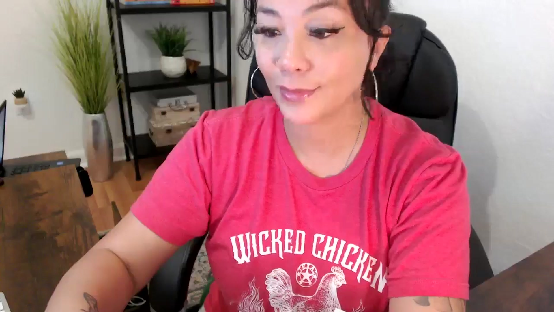 Gallery image thumbnail from MickaylaMinx's myfreecams stream on, 12/13/2024, 18:23 image 2 of 20