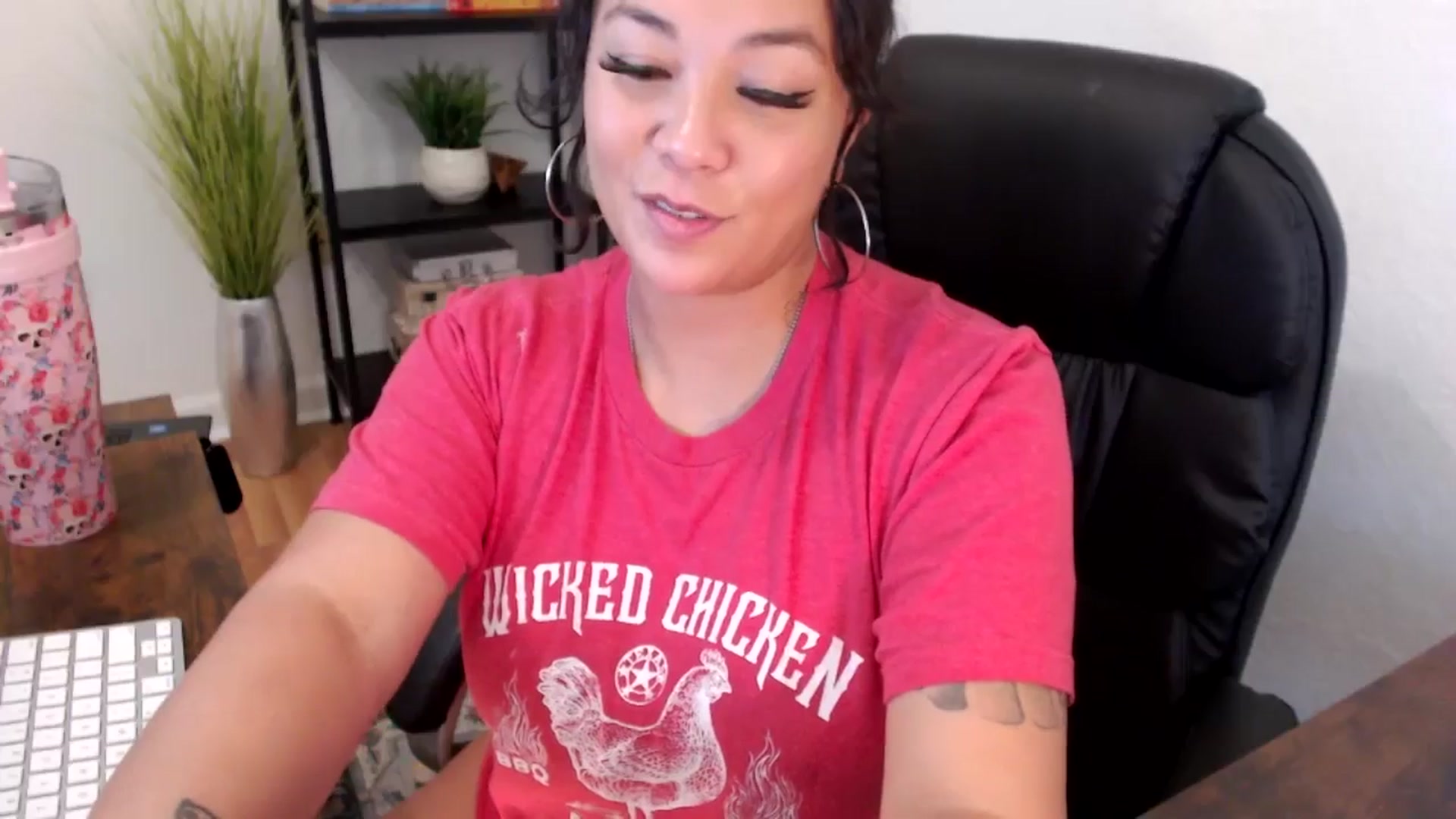 Gallery image thumbnail from MickaylaMinx's myfreecams stream on, 12/13/2024, 19:52 image 12 of 20