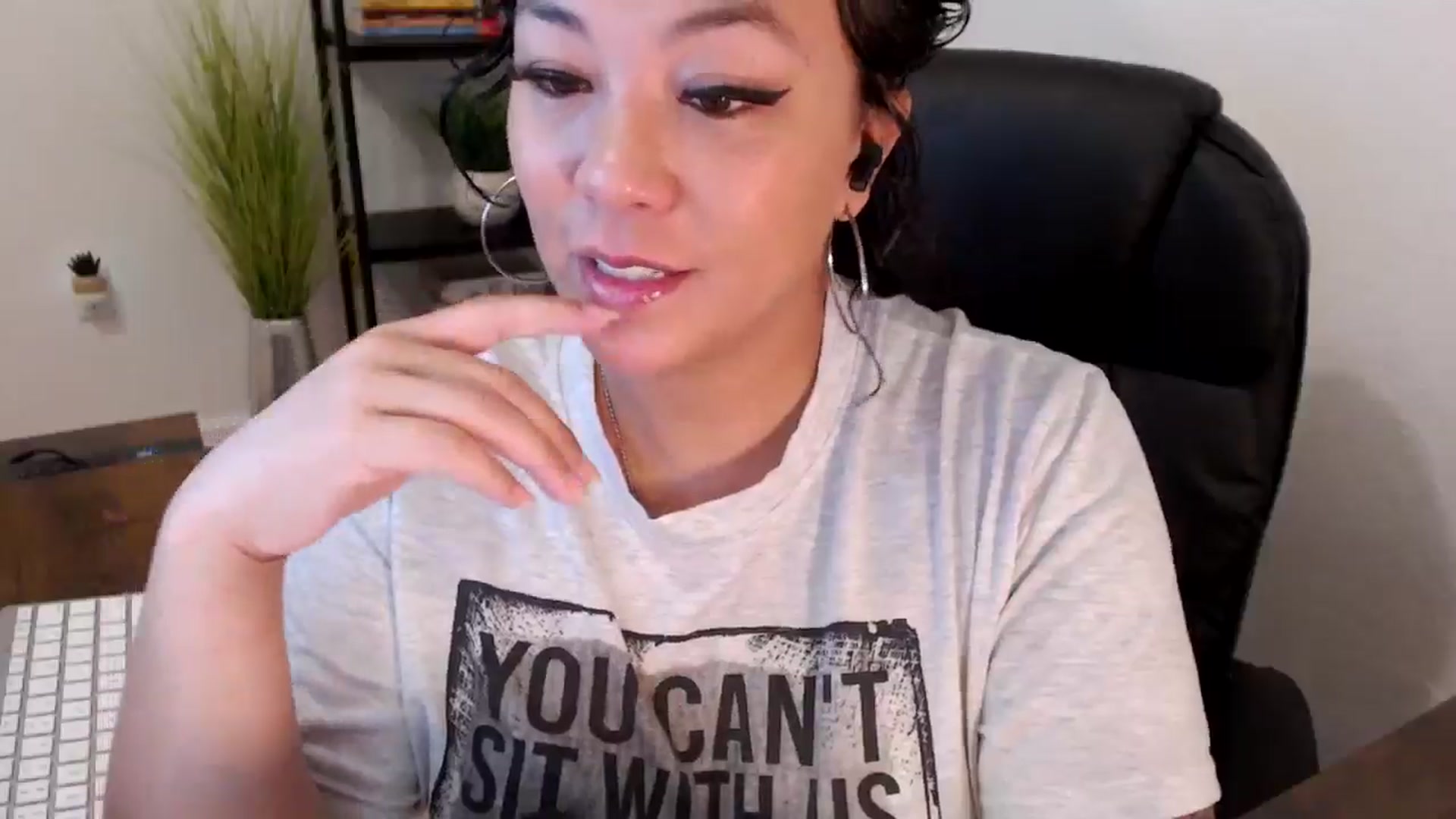 Gallery image thumbnail from MickaylaMinx's myfreecams stream on, 12/17/2024, 15:47 image 4 of 20