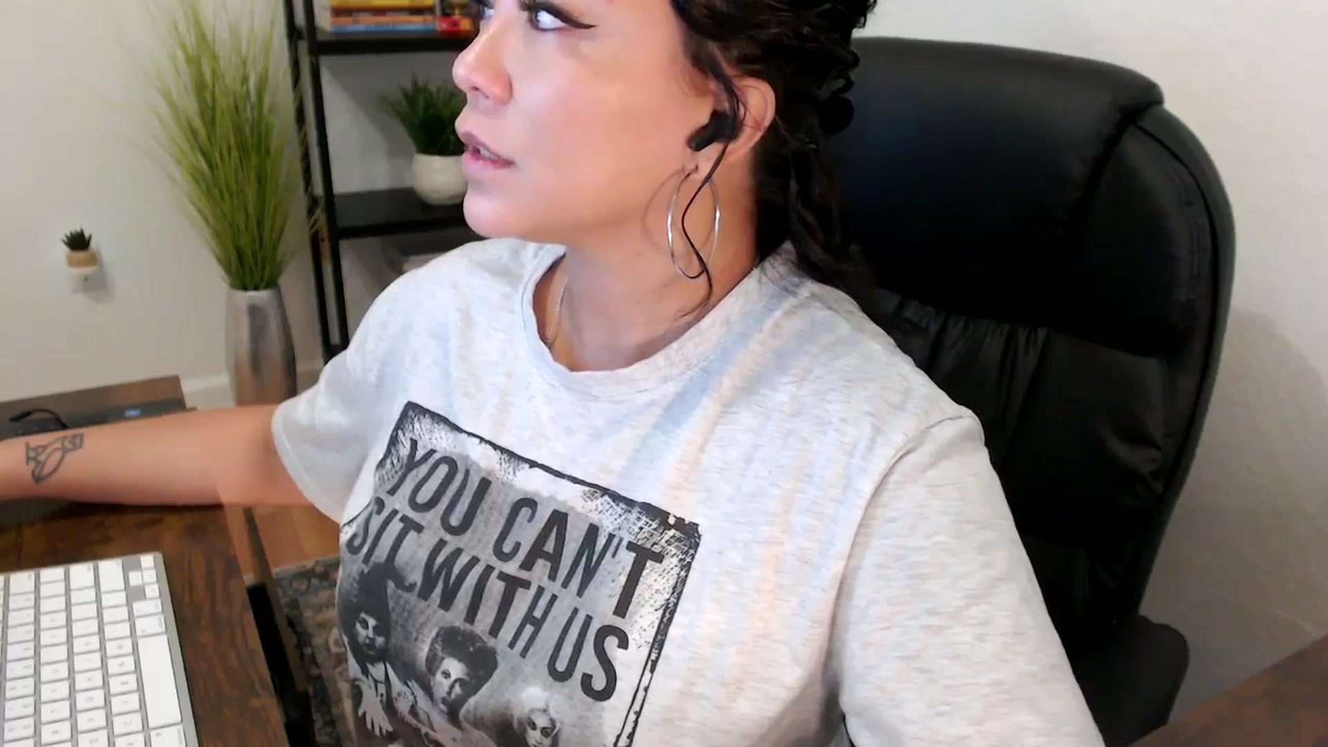 Gallery image thumbnail from MickaylaMinx's myfreecams stream on, 12/17/2024, 16:48 image 20 of 20