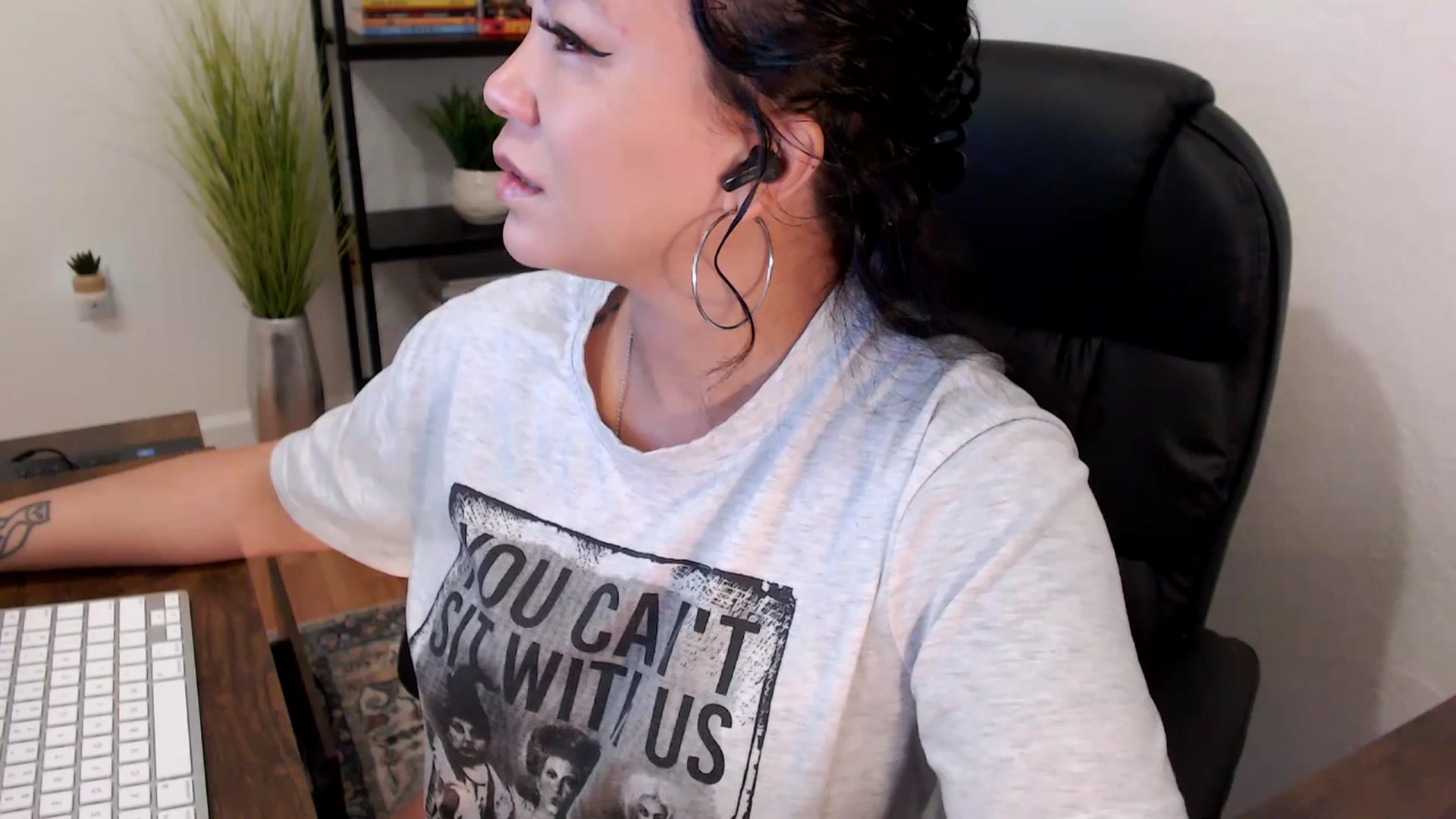 Gallery image thumbnail from MickaylaMinx's myfreecams stream on, 12/17/2024, 16:48 image 6 of 20