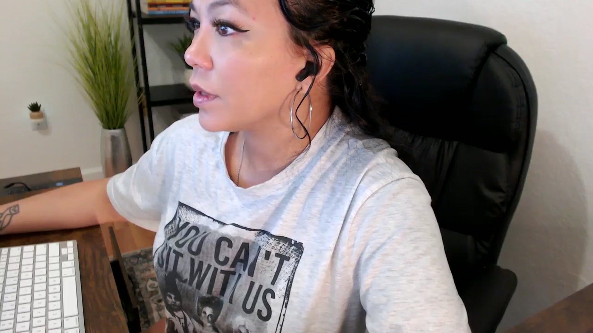 Gallery image thumbnail from MickaylaMinx's myfreecams stream on, 12/17/2024, 16:48 image 8 of 20