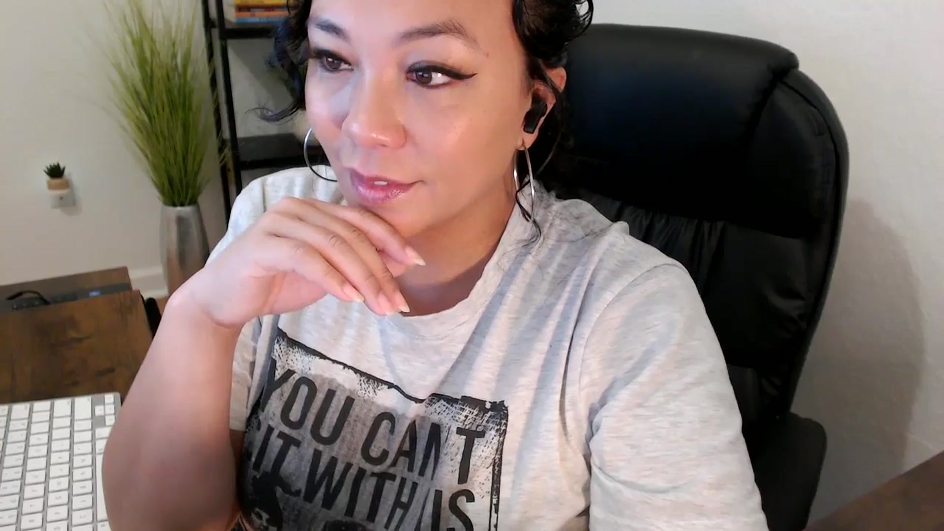 Gallery image thumbnail from MickaylaMinx's myfreecams stream on, 12/17/2024, 16:48 image 10 of 20