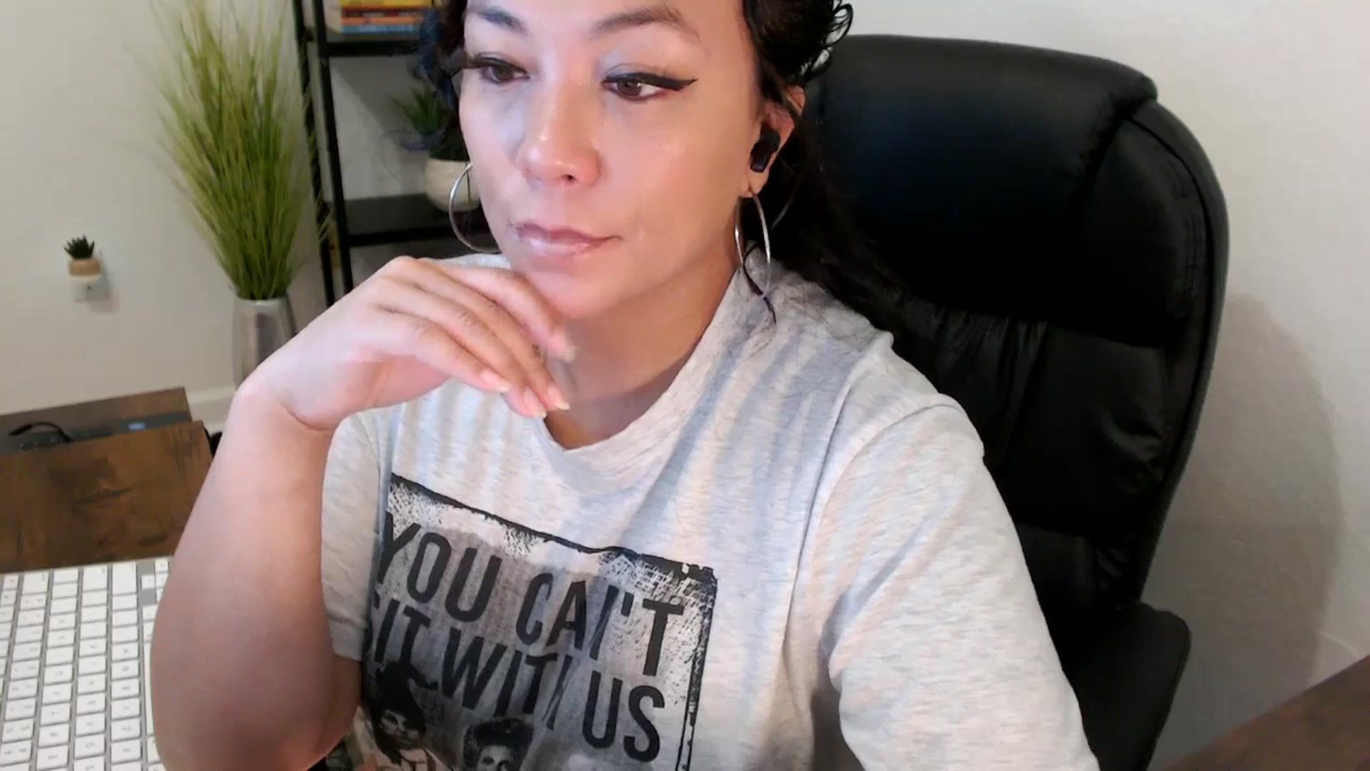 Gallery image thumbnail from MickaylaMinx's myfreecams stream on, 12/17/2024, 16:48 image 9 of 20
