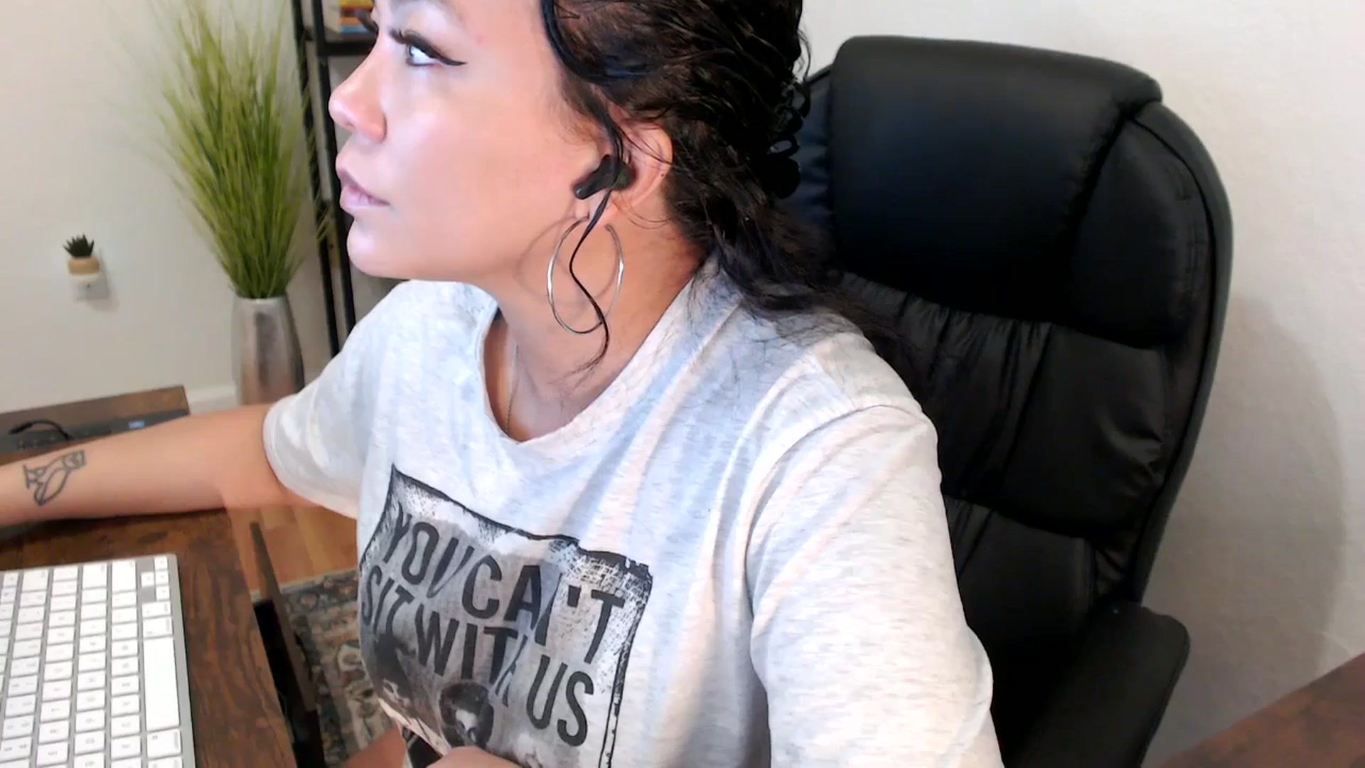 Gallery image thumbnail from MickaylaMinx's myfreecams stream on, 12/17/2024, 16:48 image 7 of 20