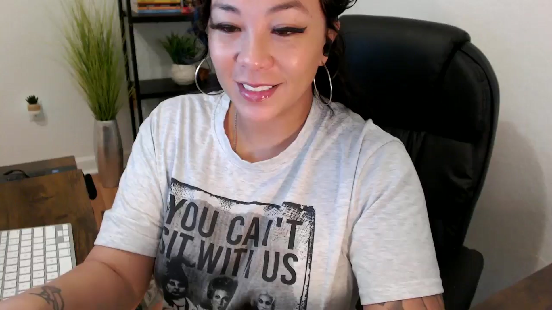 Gallery image thumbnail from MickaylaMinx's myfreecams stream on, 12/17/2024, 16:48 image 1 of 20
