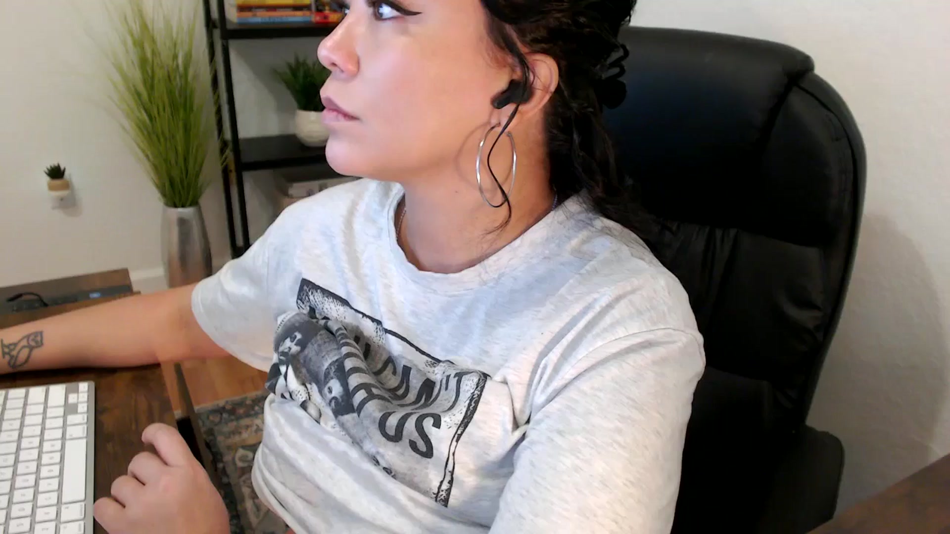 Gallery image thumbnail from MickaylaMinx's myfreecams stream on, 12/17/2024, 16:48 image 17 of 20