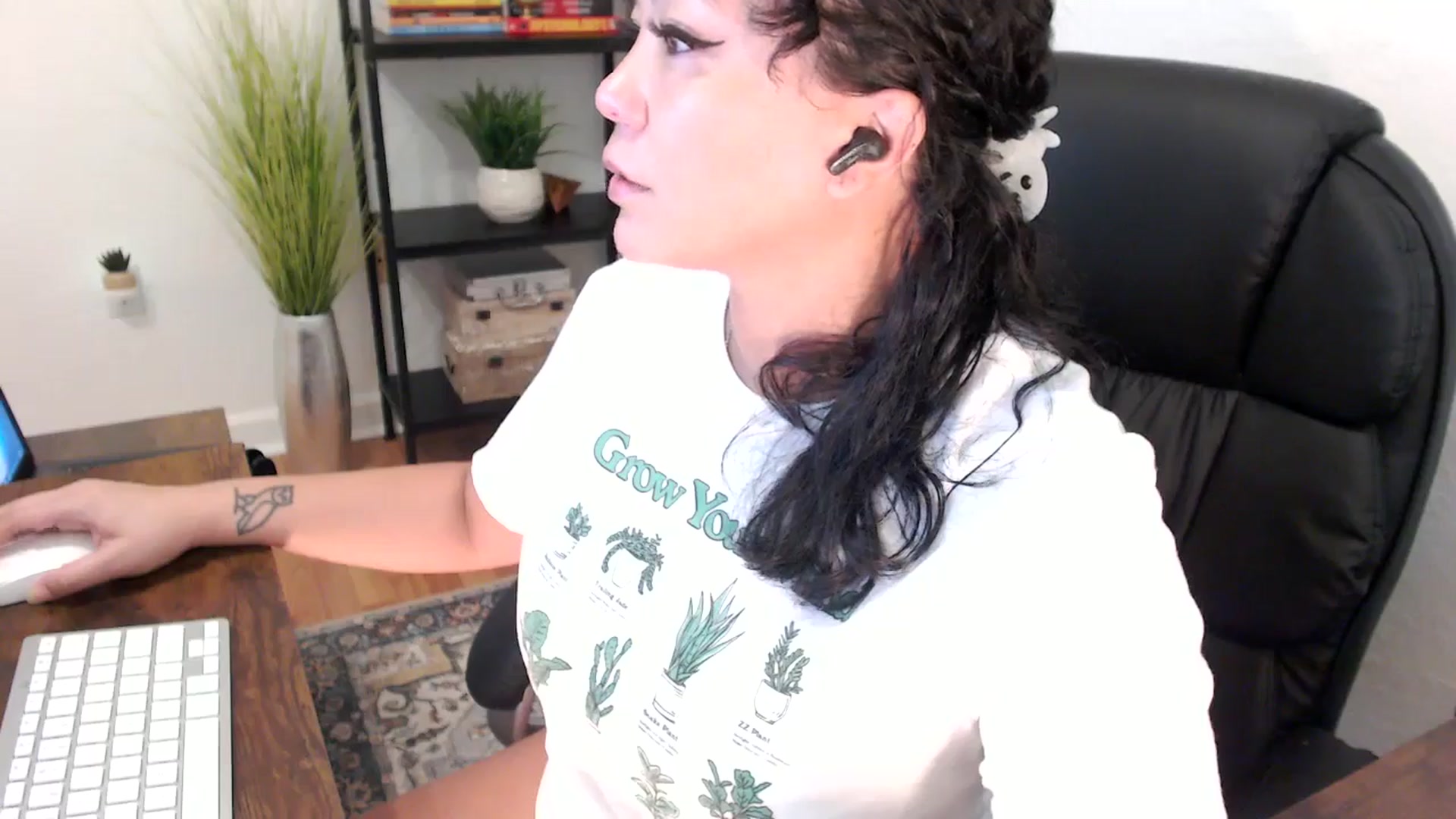 Gallery image thumbnail from MickaylaMinx's myfreecams stream on, 12/18/2024, 15:55 image 5 of 20