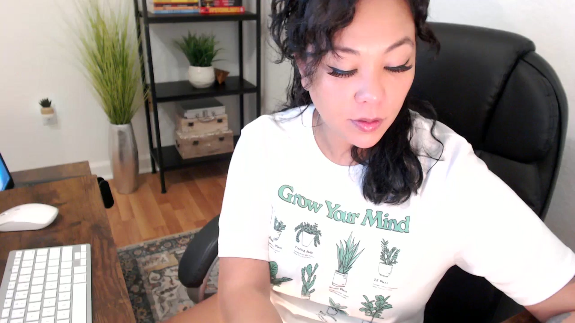 Gallery image thumbnail from MickaylaMinx's myfreecams stream on, 12/18/2024, 15:55 image 8 of 20