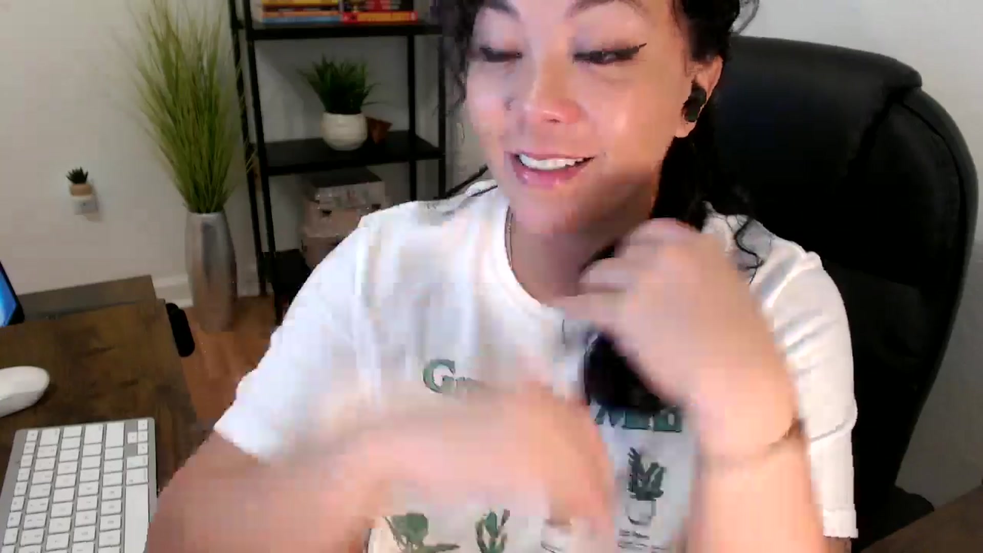 Gallery image thumbnail from MickaylaMinx's myfreecams stream on, 12/18/2024, 15:55 image 3 of 20