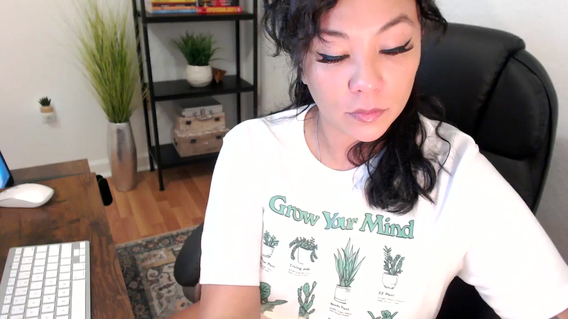 Gallery image thumbnail from MickaylaMinx's myfreecams stream on, 12/18/2024, 15:55 image 16 of 20
