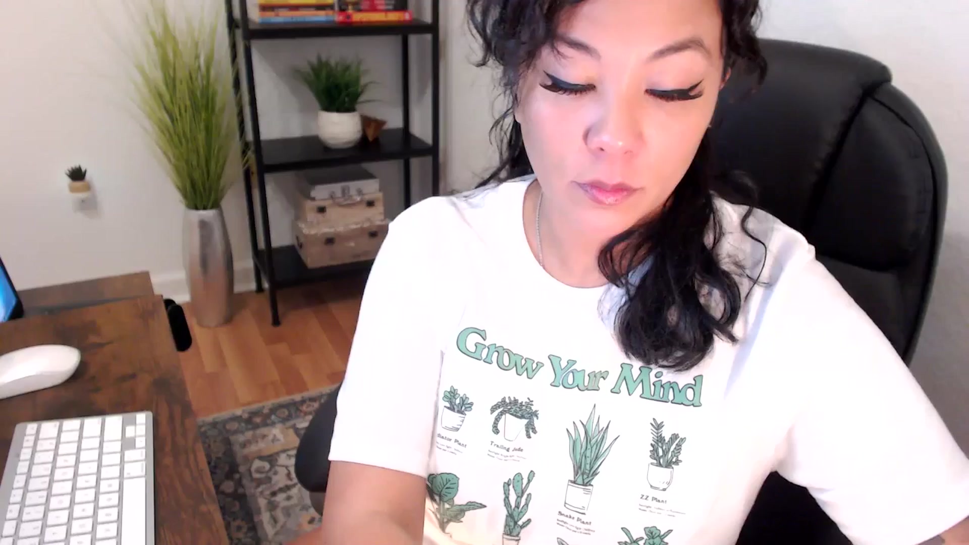 Gallery image thumbnail from MickaylaMinx's myfreecams stream on, 12/18/2024, 15:55 image 13 of 20
