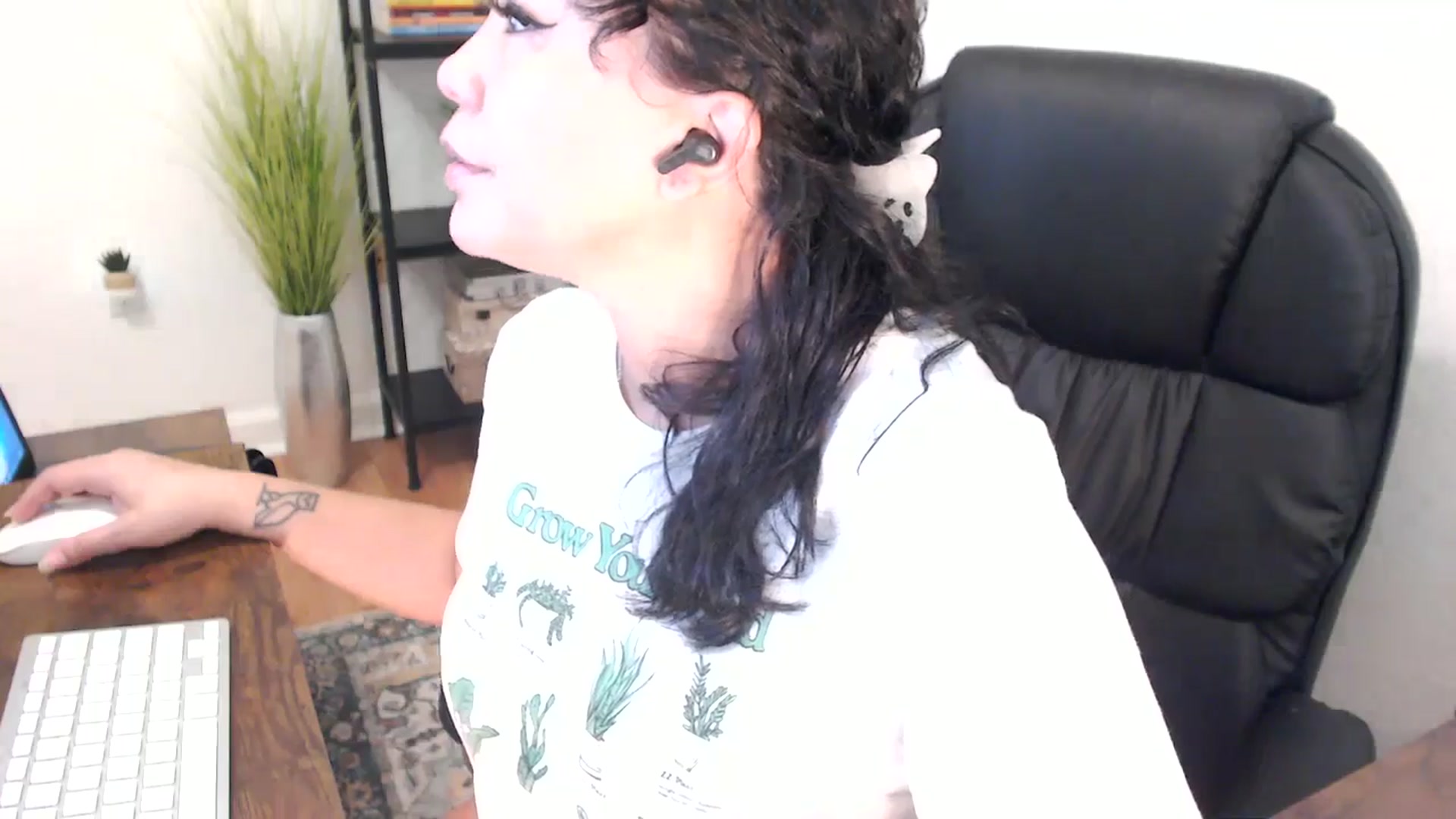 Gallery image thumbnail from MickaylaMinx's myfreecams stream on, 12/18/2024, 15:55 image 18 of 20