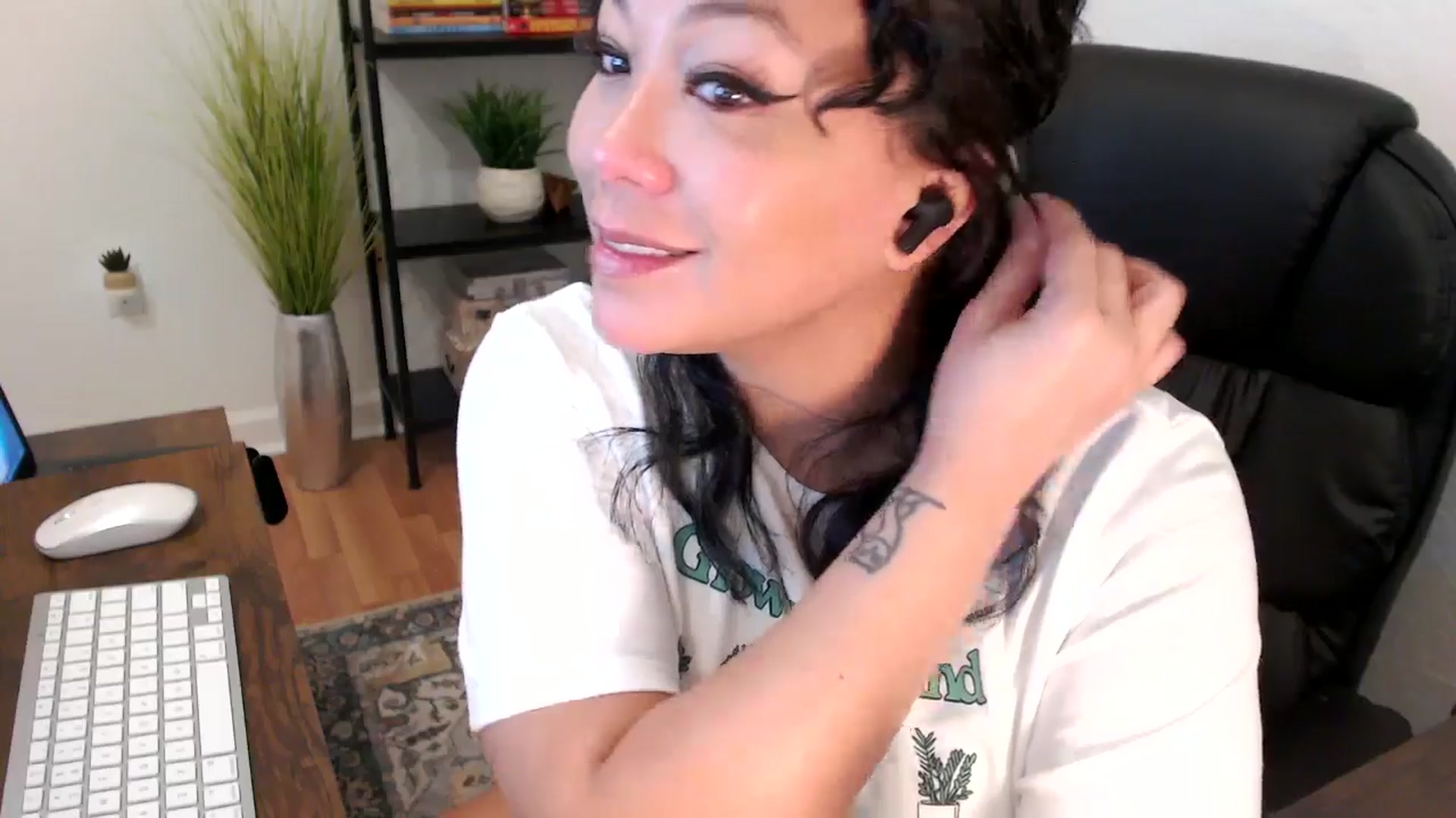 Gallery image thumbnail from MickaylaMinx's myfreecams stream on, 12/18/2024, 17:03 image 20 of 20