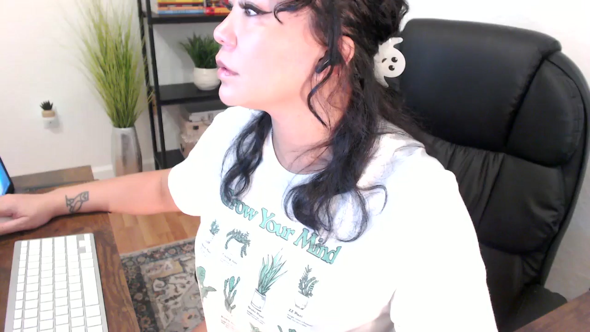 Gallery image thumbnail from MickaylaMinx's myfreecams stream on, 12/18/2024, 17:03 image 4 of 20