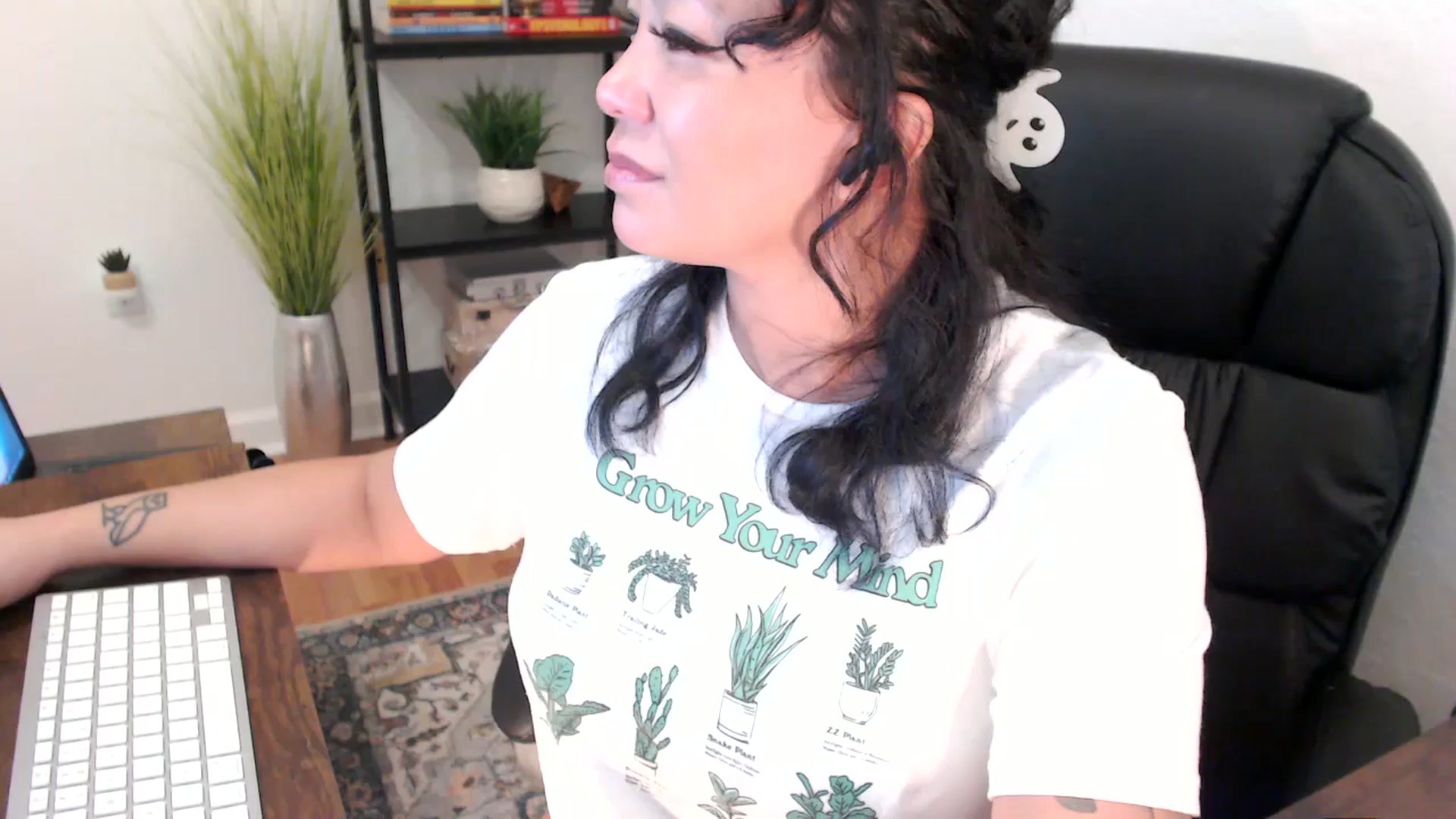 Gallery image thumbnail from MickaylaMinx's myfreecams stream on, 12/18/2024, 17:03 image 11 of 20