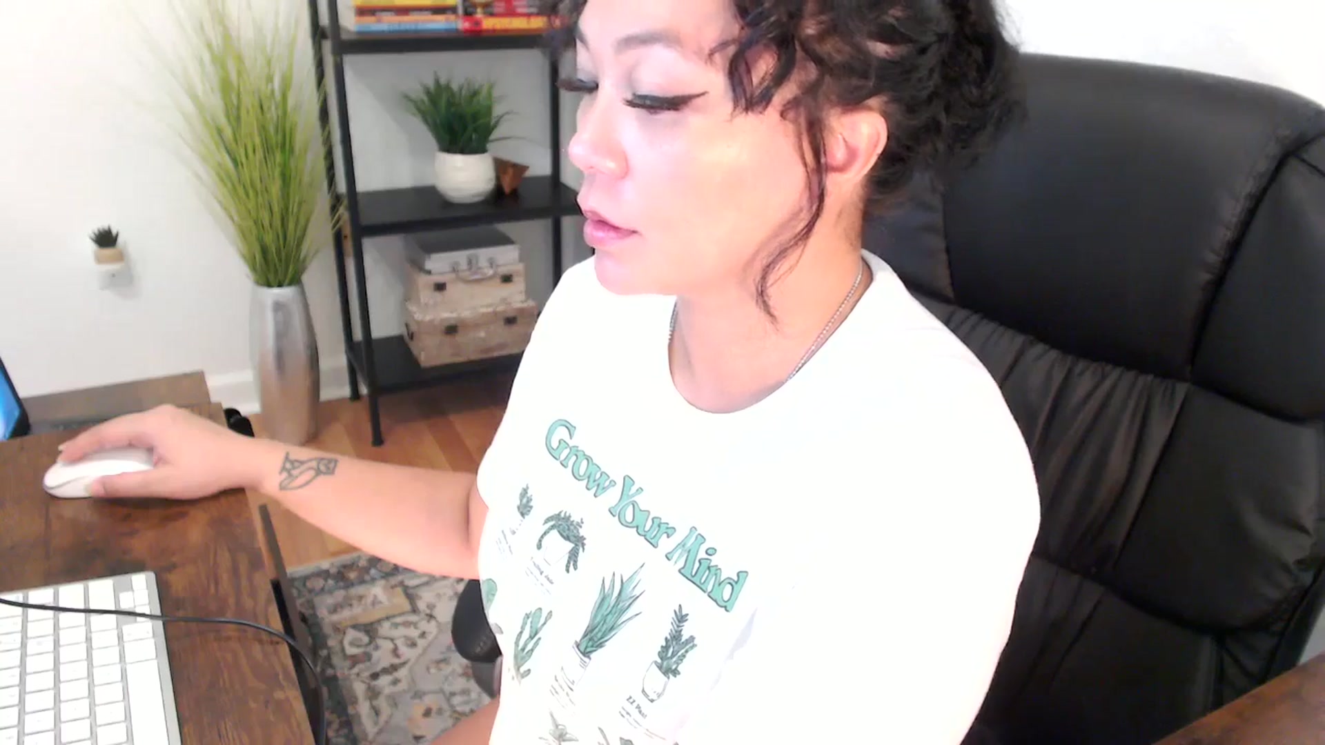 Gallery image thumbnail from MickaylaMinx's myfreecams stream on, 12/18/2024, 19:49 image 11 of 20