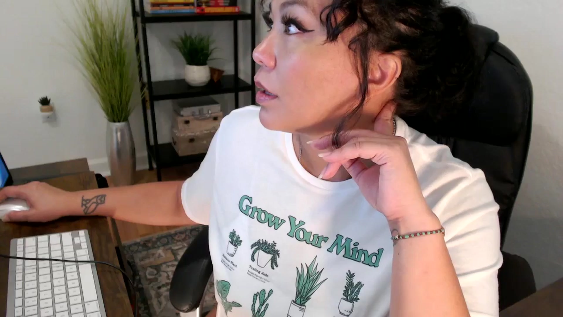 Gallery image thumbnail from MickaylaMinx's myfreecams stream on, 12/18/2024, 19:49 image 17 of 20