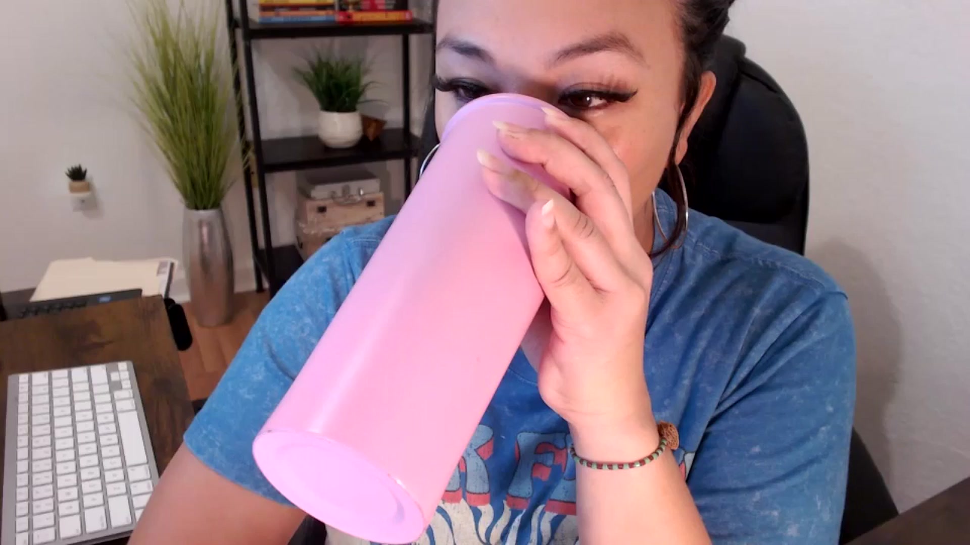 Gallery image thumbnail from MickaylaMinx's myfreecams stream on, 12/19/2024, 16:53 image 1 of 20