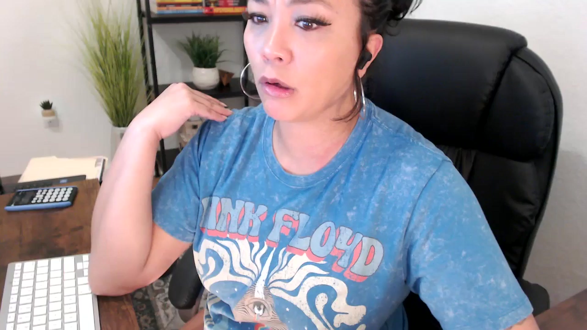 Gallery image thumbnail from MickaylaMinx's myfreecams stream on, 12/19/2024, 16:53 image 13 of 20