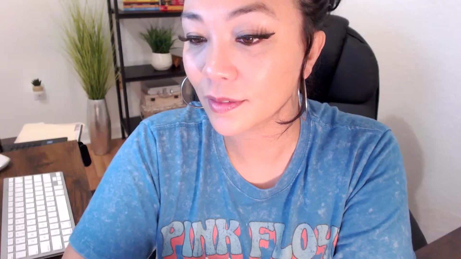 Gallery image thumbnail from MickaylaMinx's myfreecams stream on, 12/19/2024, 16:53 image 2 of 20