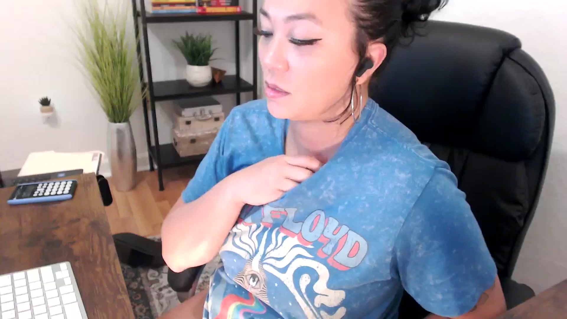 Gallery image thumbnail from MickaylaMinx's myfreecams stream on, 12/19/2024, 16:53 image 9 of 20